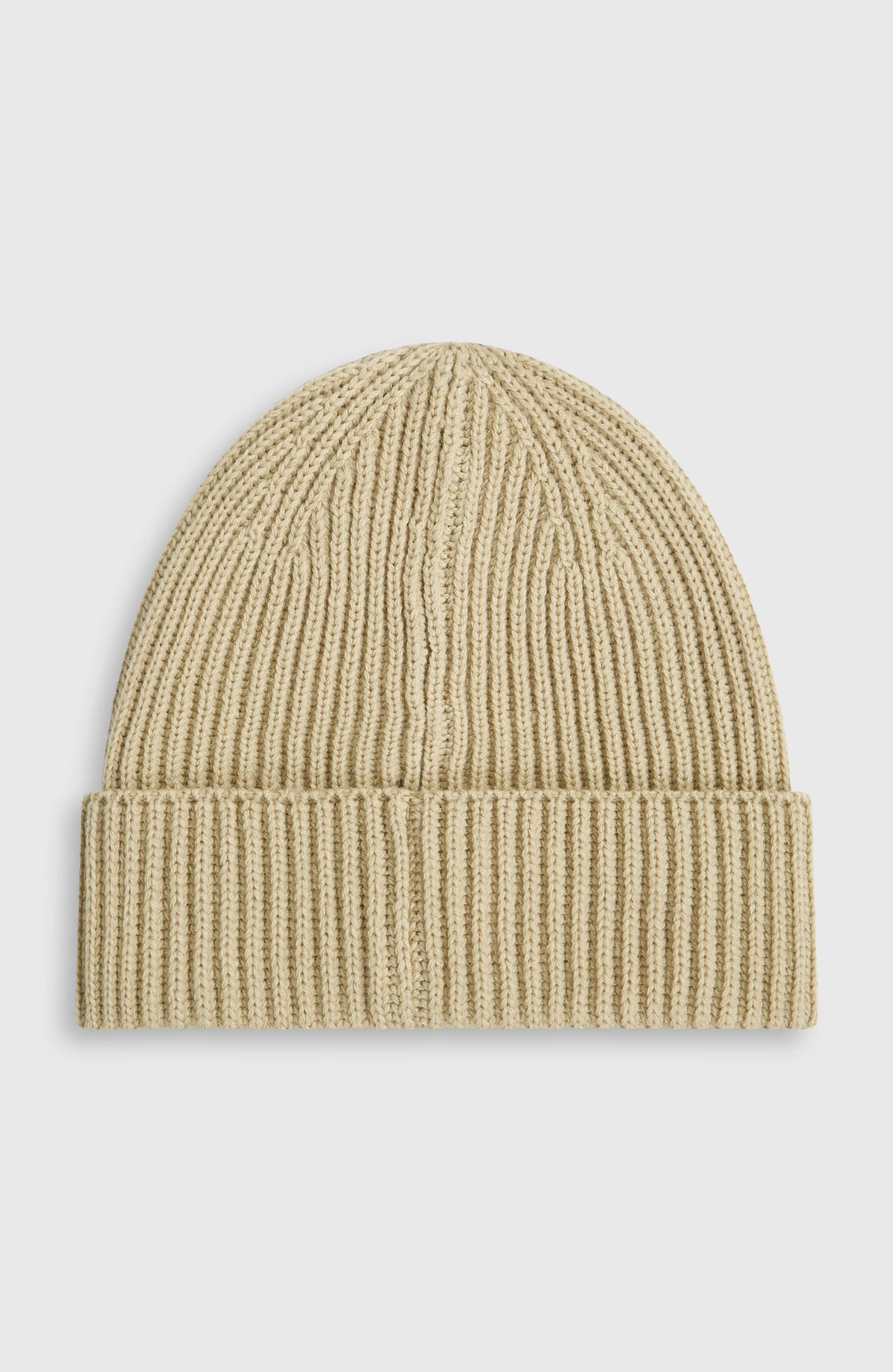 Texture Beanie für Herren in Beige, freigestellt von hinten mit breitem Umschlag