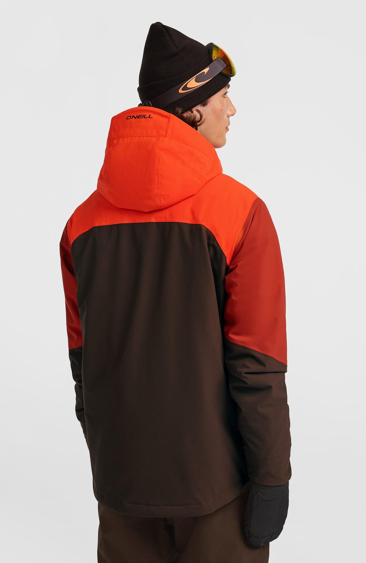 FWC'Peak Fire Skijacke für Herren, rot, Rückansicht am Model mit aufgesetzter Kapuze