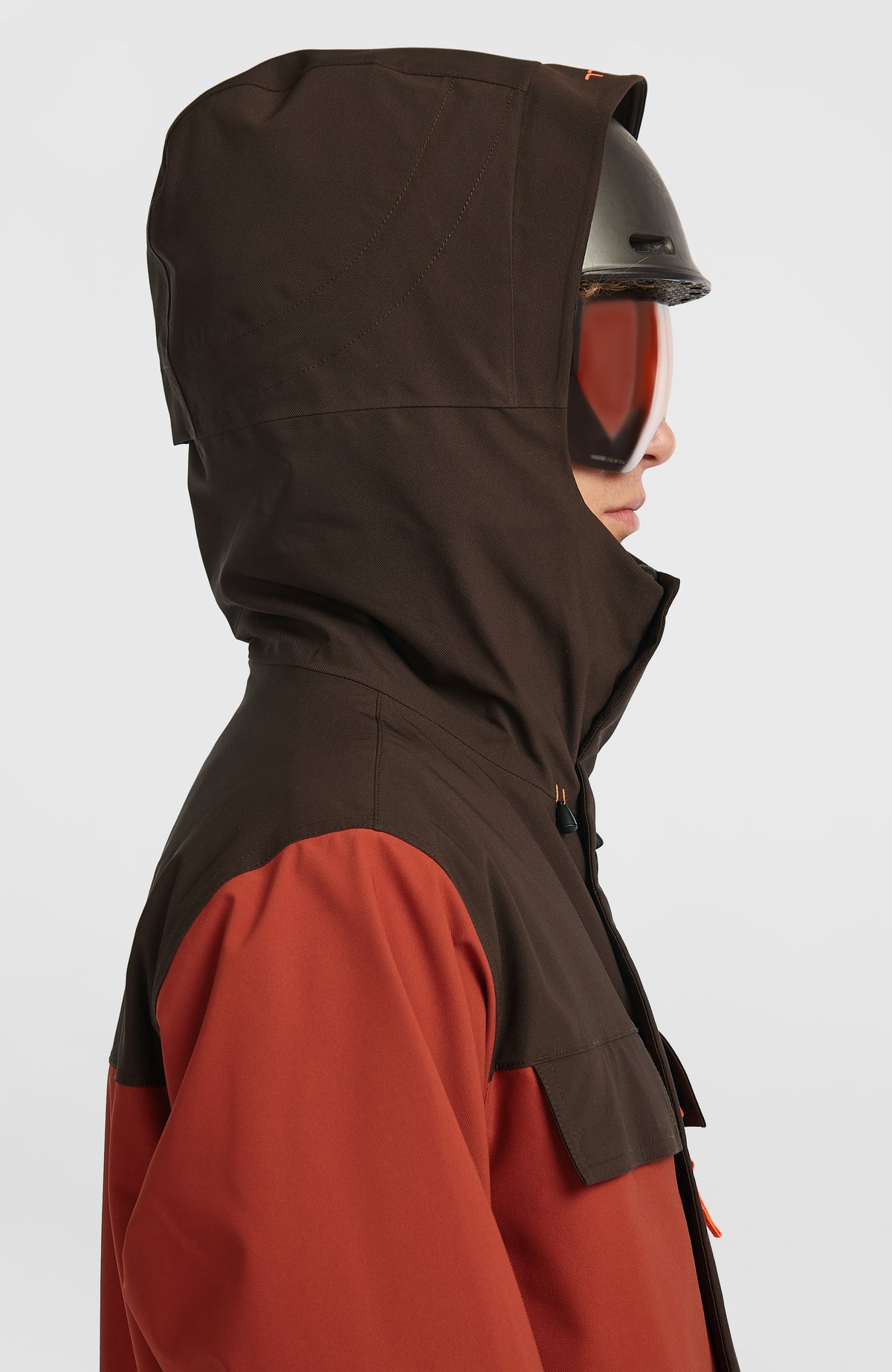FWC'Peak Pro Skijacke für Herren, orange, Seitenansicht am Model mit übergezogener Kapuze
