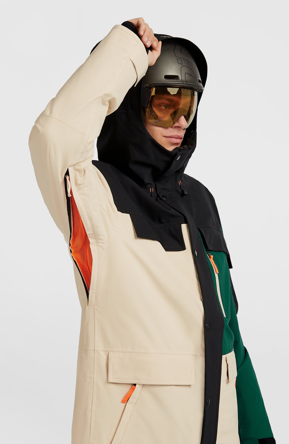 FWC'Peak Pro Skijacke für Herren, beige, Halbprofil am Model mit geöffnetem Belüftungsreißverschluss