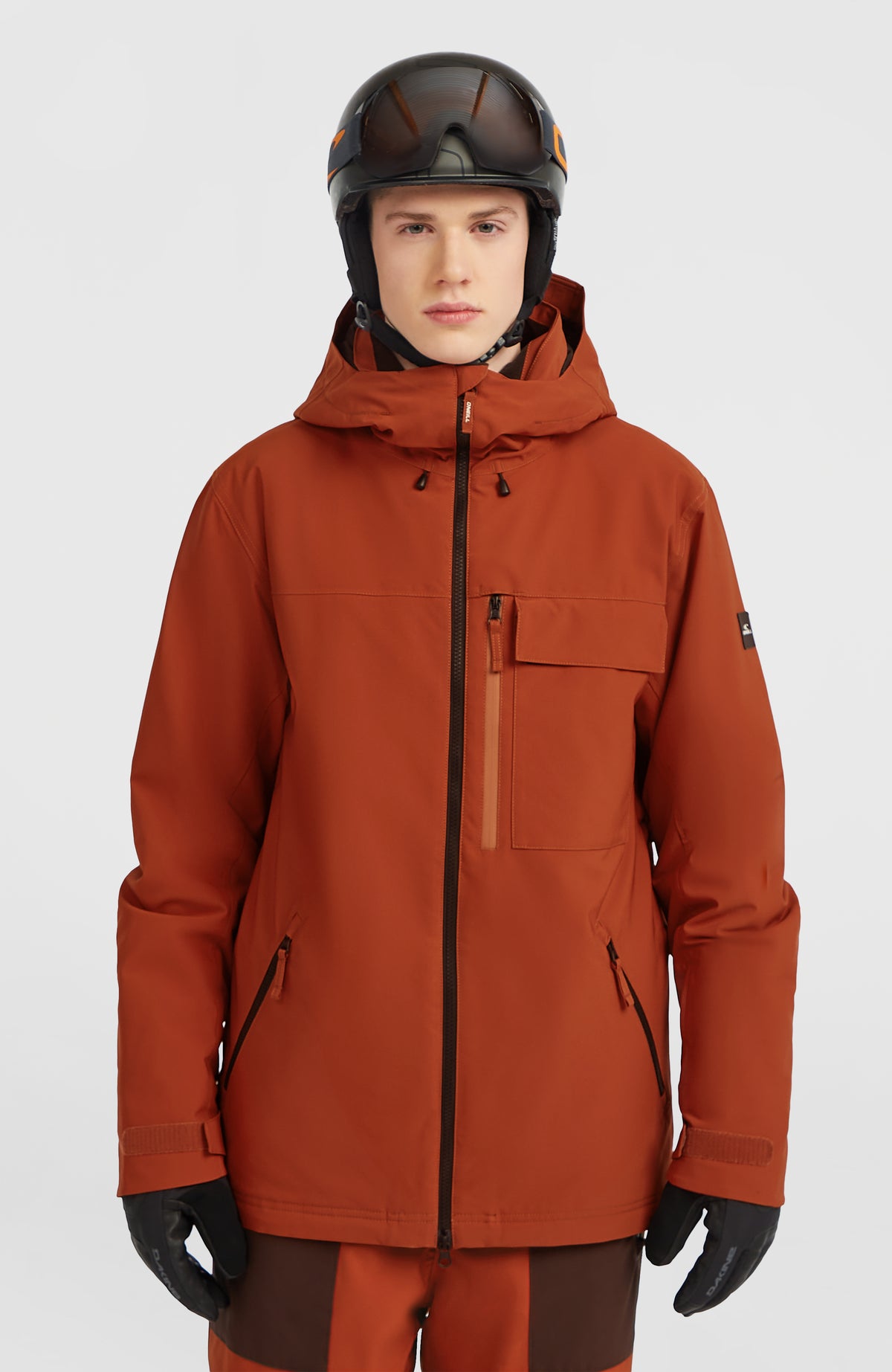 O'Neill FWC'Peak Skijacke für Herren in Orange, frontale Ansicht getragen am Model mit Kapuze
