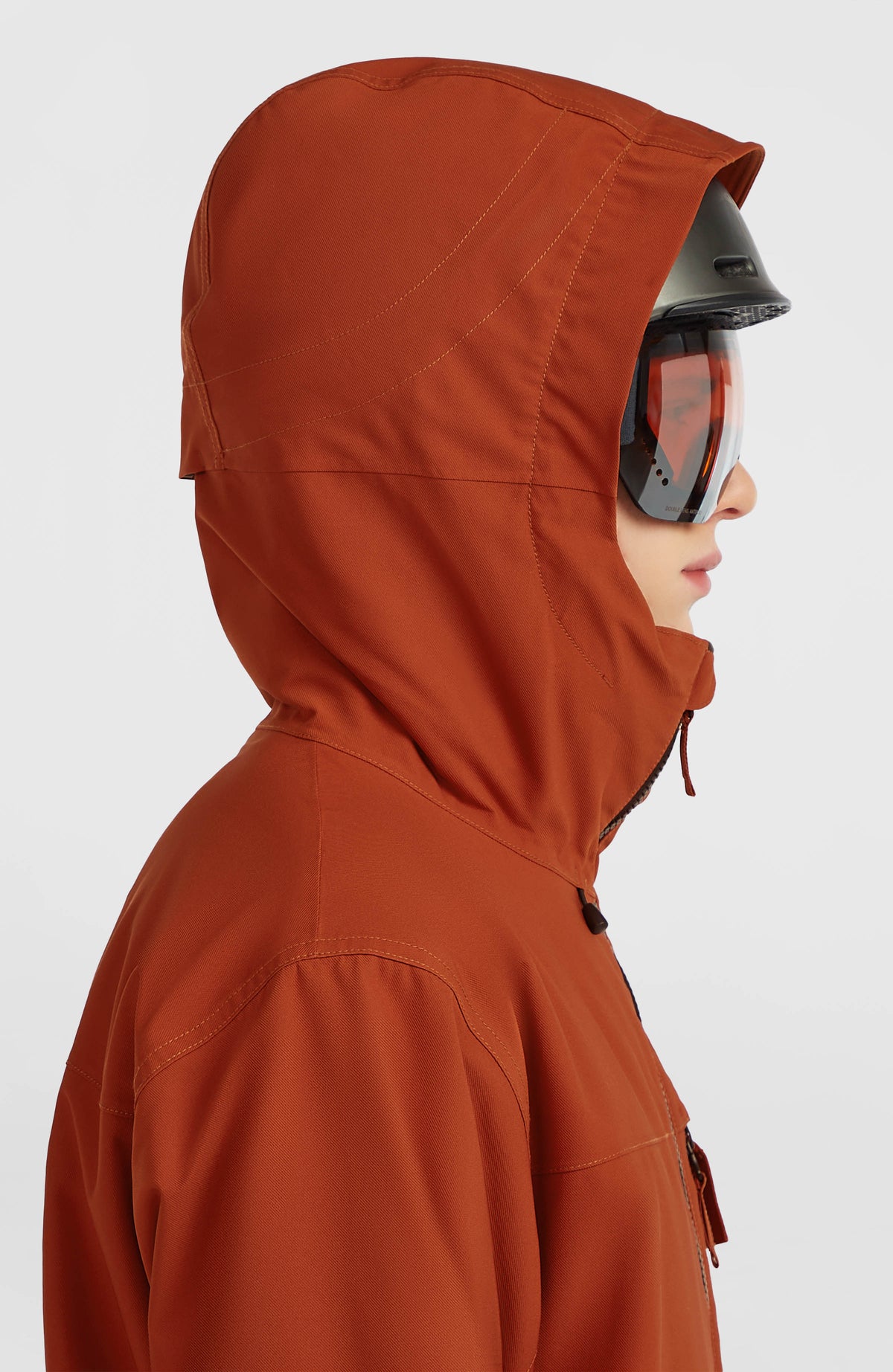 FWC'Peak Skijacke für Herren, orange, Seitenansicht getragen am Model mit hochgeschlossener Kapuze