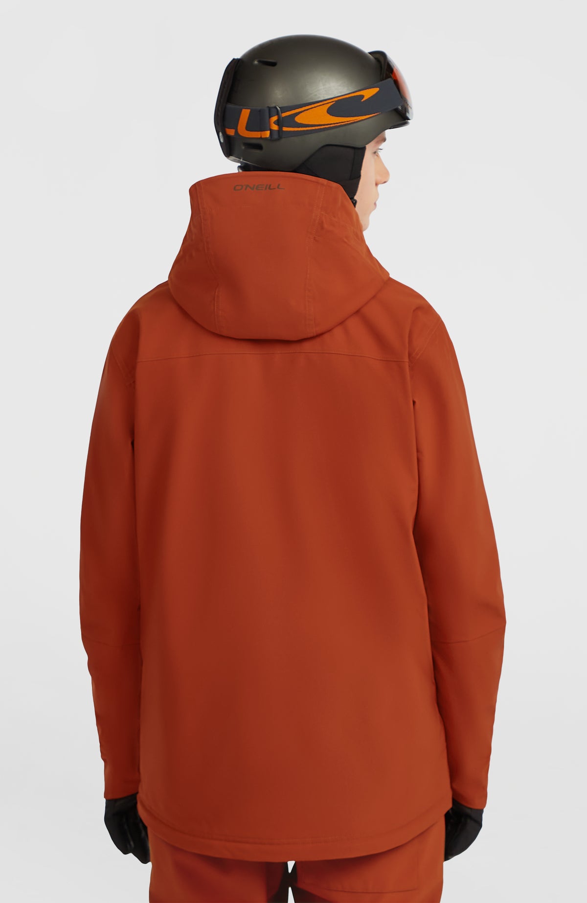 FWC'Peak Skijacke für Herren, orange, Rückansicht getragen am Model mit Kapuze und dezenter Nahtführung