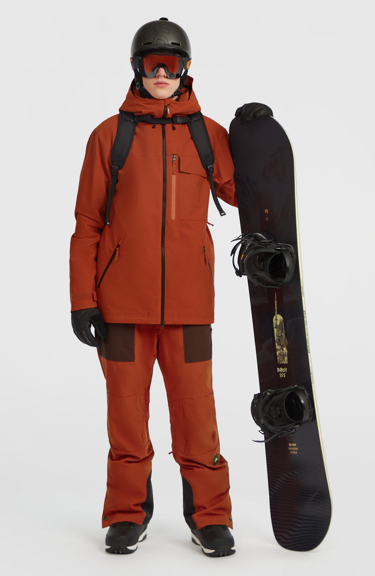 FWC'Peak Skijacke für Herren, orange, Ganzkörperansicht getragen am Model mit Snowboard und Helm