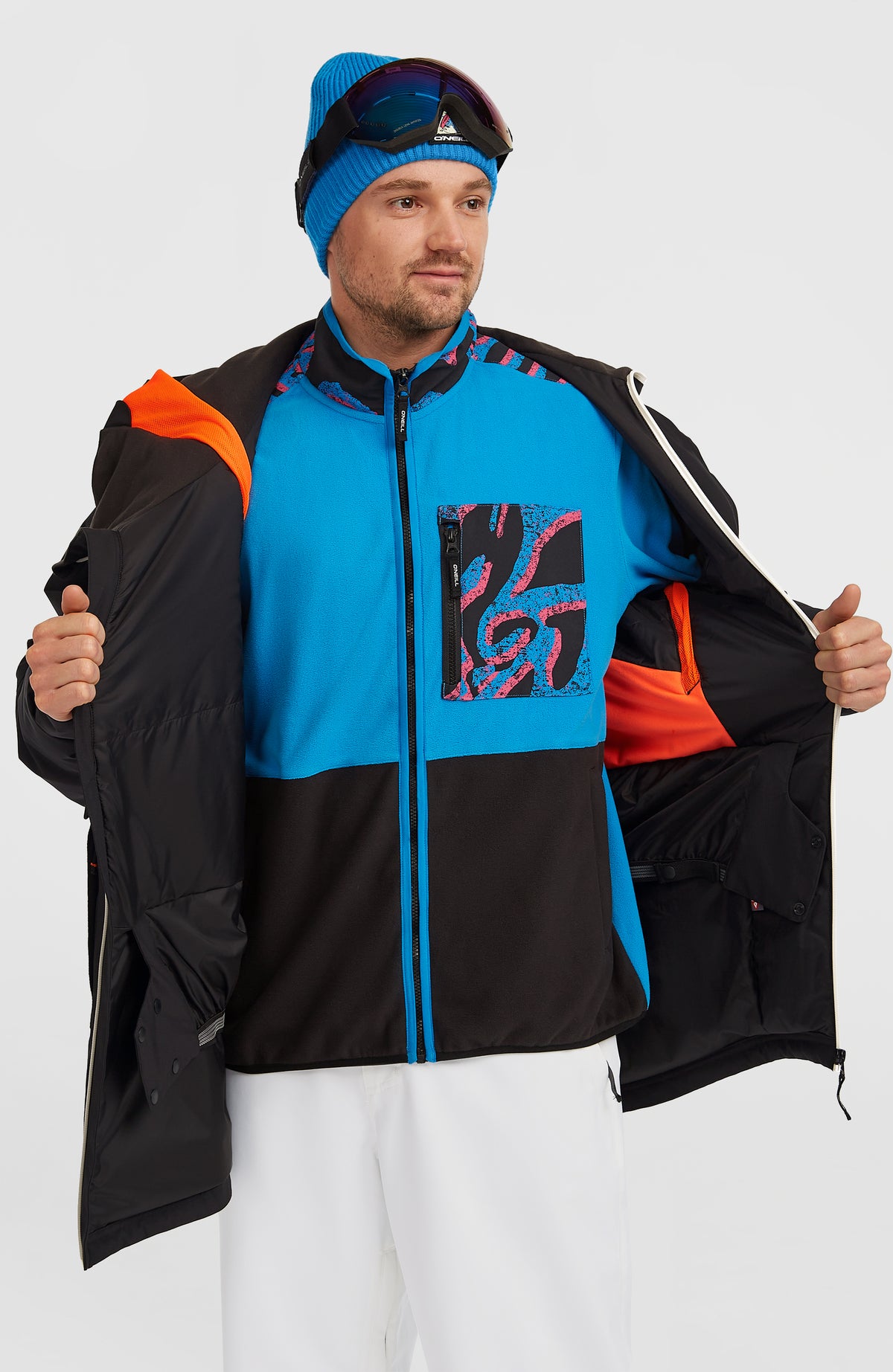 Schwarze FWC'Play Asymmetric Jacke für Herren, geöffnet am Model mit Blick auf die Innenseite