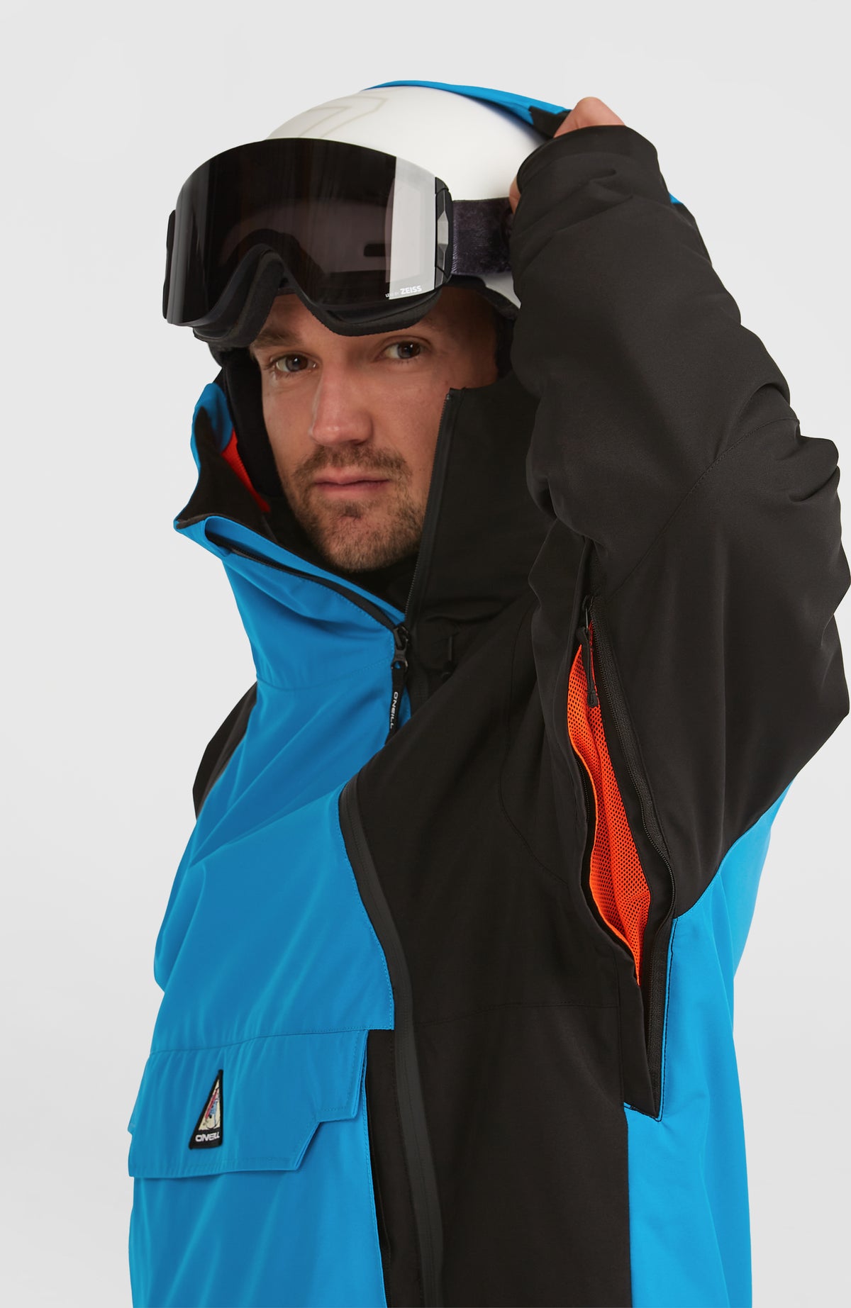FWC'Play Asymmetric Ski- und Snowboardjacke für Herren, blau, geöffneter Belüftungsreißverschluss am Ärmel