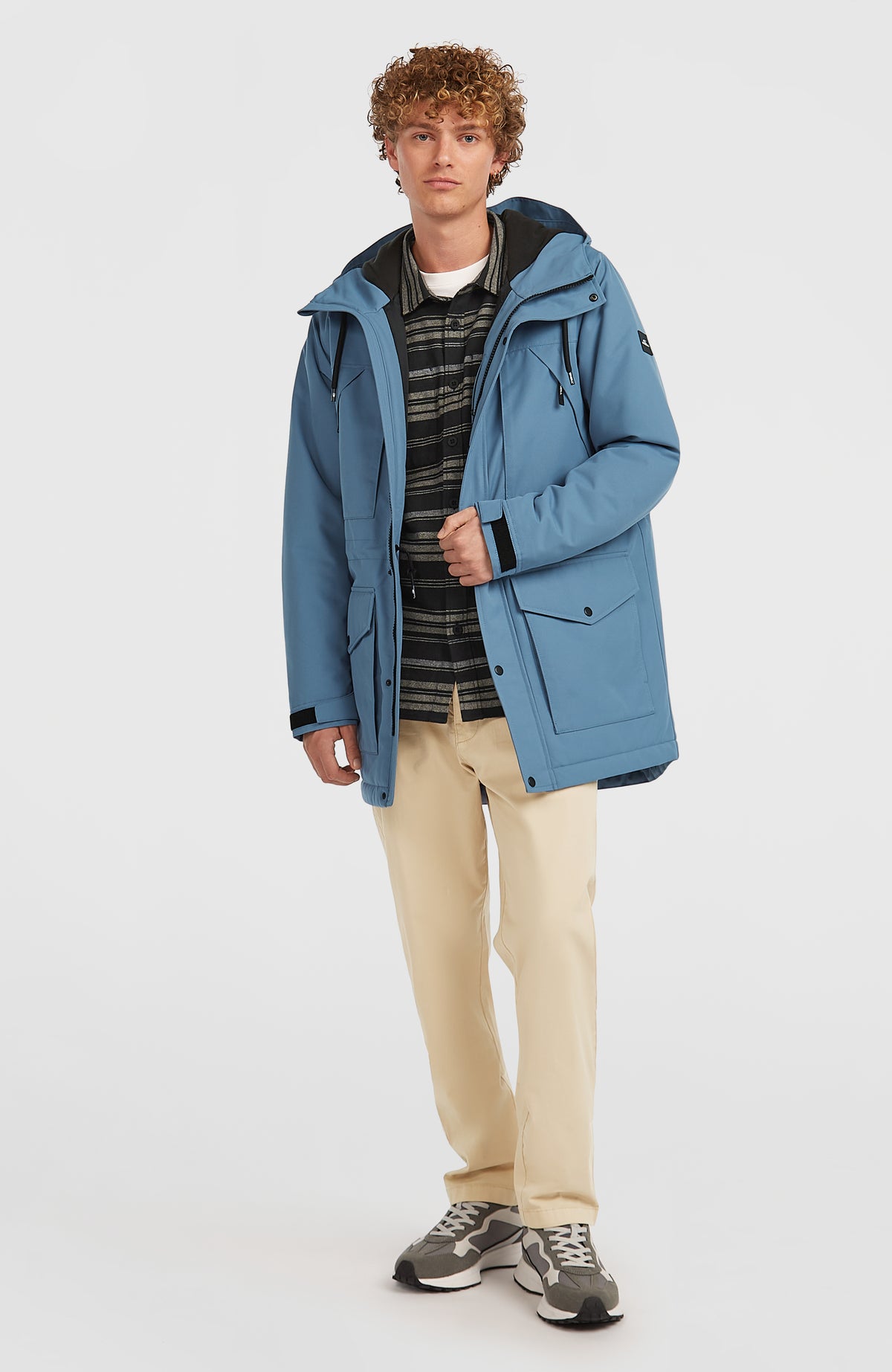 Journey Parka 10K/10K Jacke für Herren, blau, Ganzkörperansicht am Model mit geöffnetem Reißverschluss