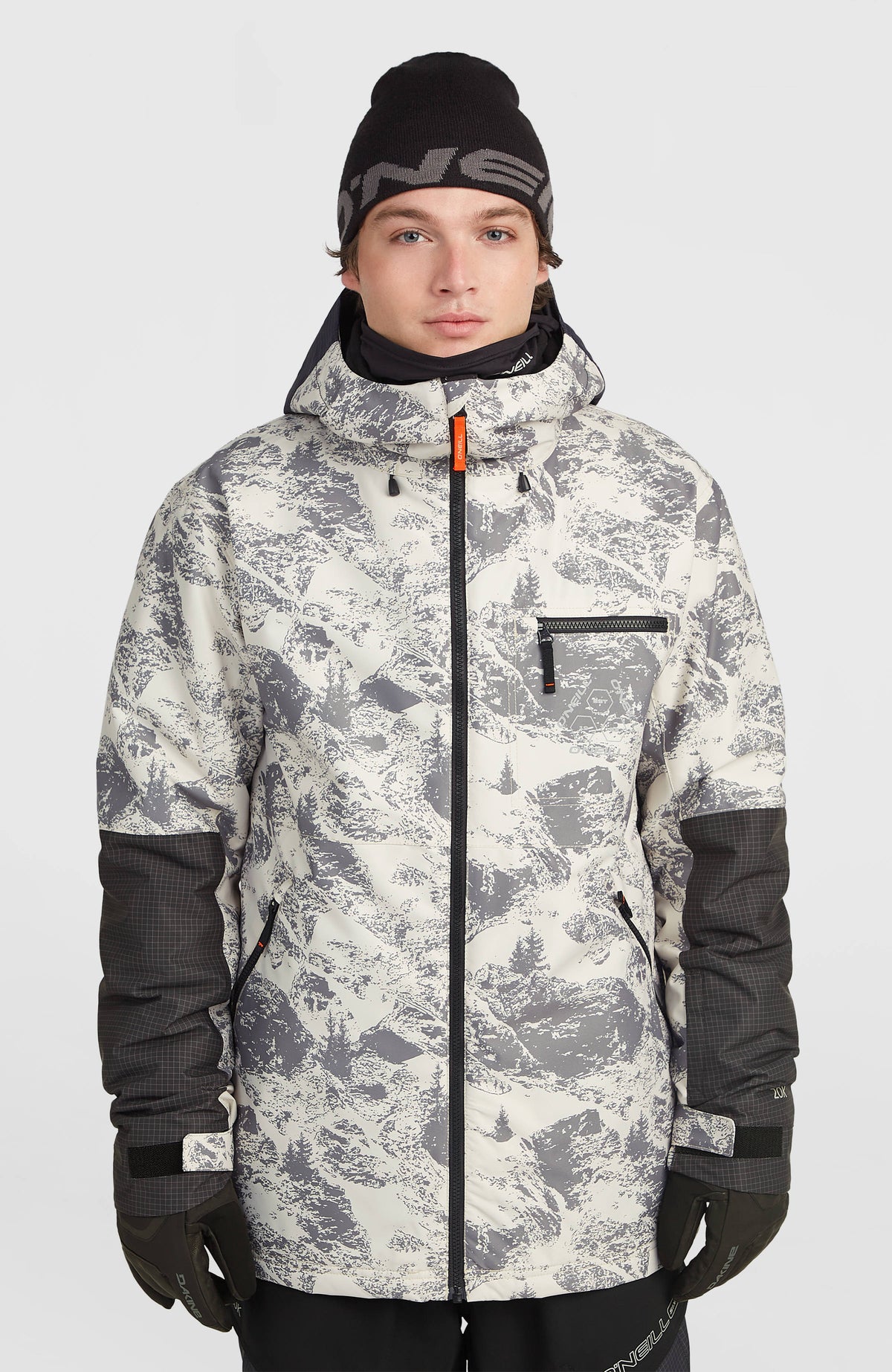 O'Neill FWC'Peak Skijacke für Herren, grau mit Bergmuster in Weiß, Vorderansicht am Model