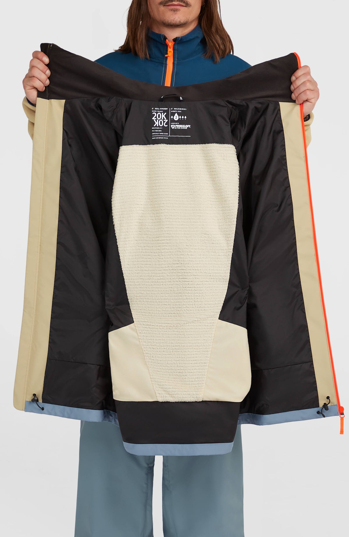 FWC'Play Park Ski- und Snowboardjacke für Herren, beige, am Model geöffnet mit Blick auf das Innenfutter