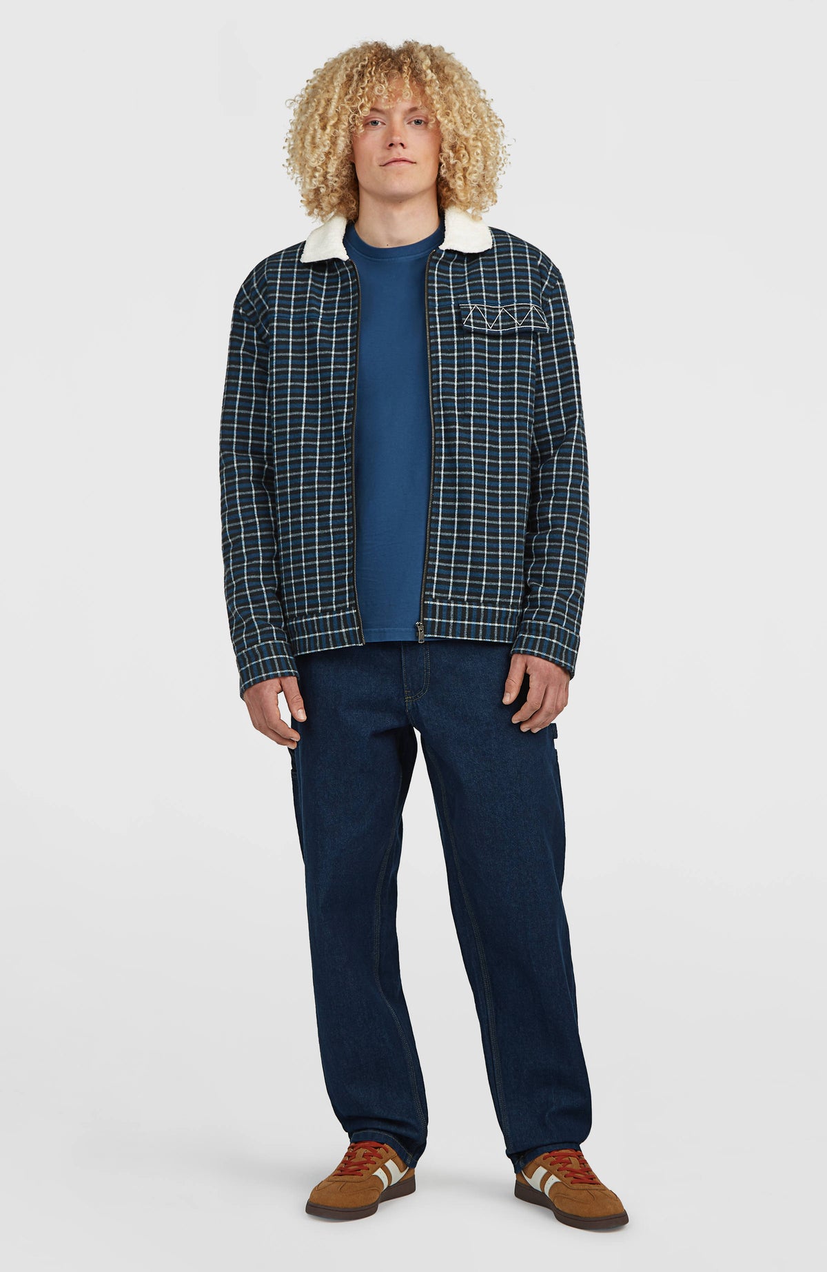 O'RIGINALS FLEECE LINED JACKET Jacke für Herren, blau mit Karomuster in Schwarz und Weiß, Ganzkörperansicht am Model