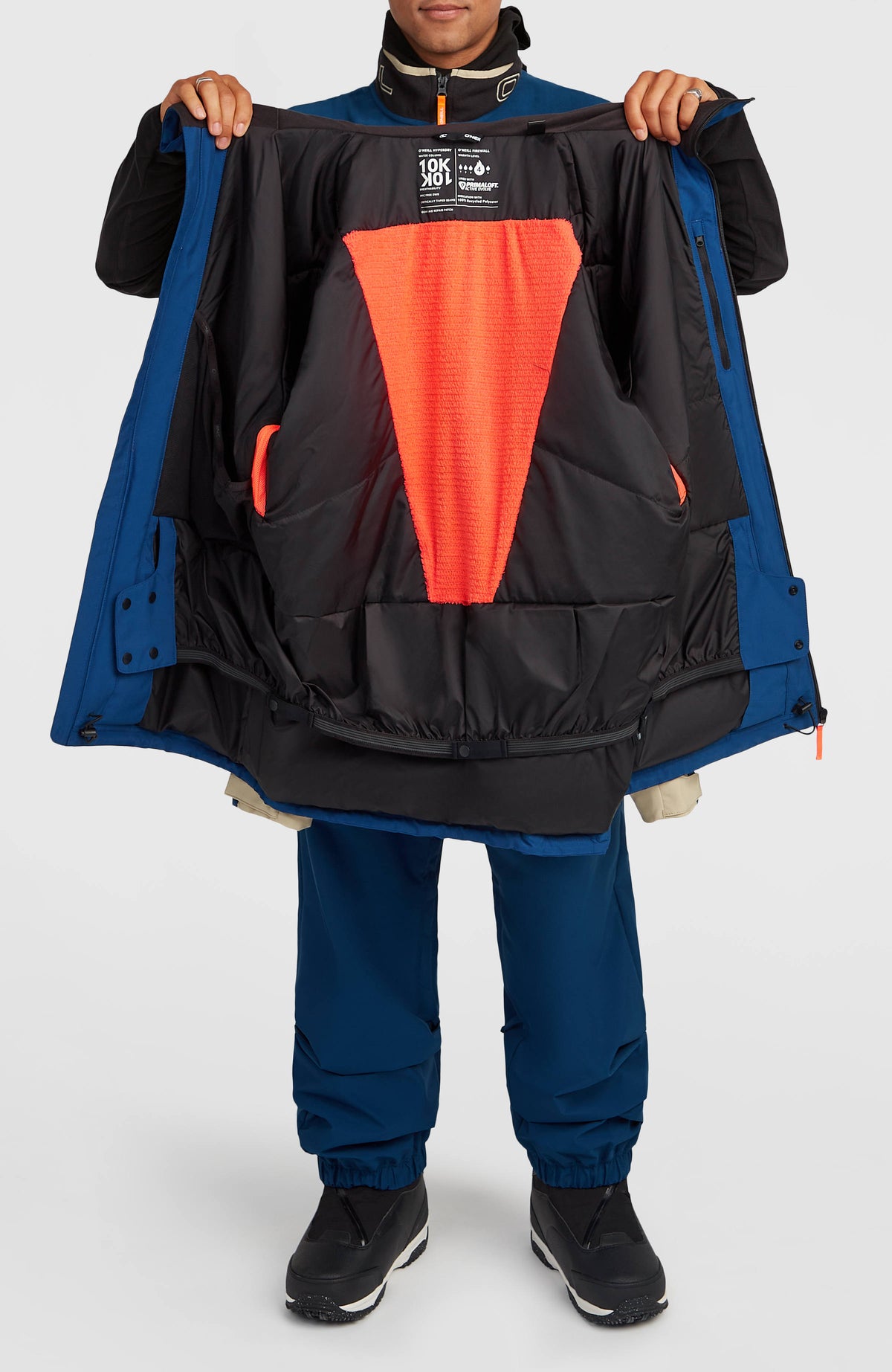 FWC'Cruz Mean Machine Skijacke für Herren, blau, geöffnete Innenansicht mit Schneefang am Model