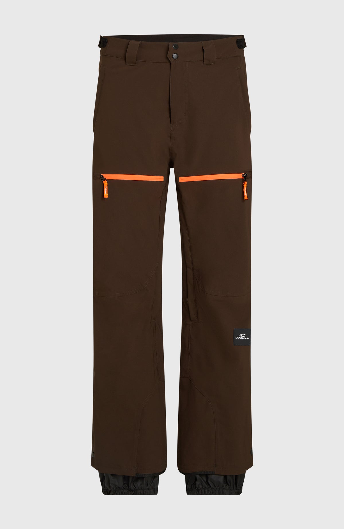 Braune FWC'Peak Fire Skihose für Herren, flach liegend von vorne mit orangefarbenen Reißverschlüssen