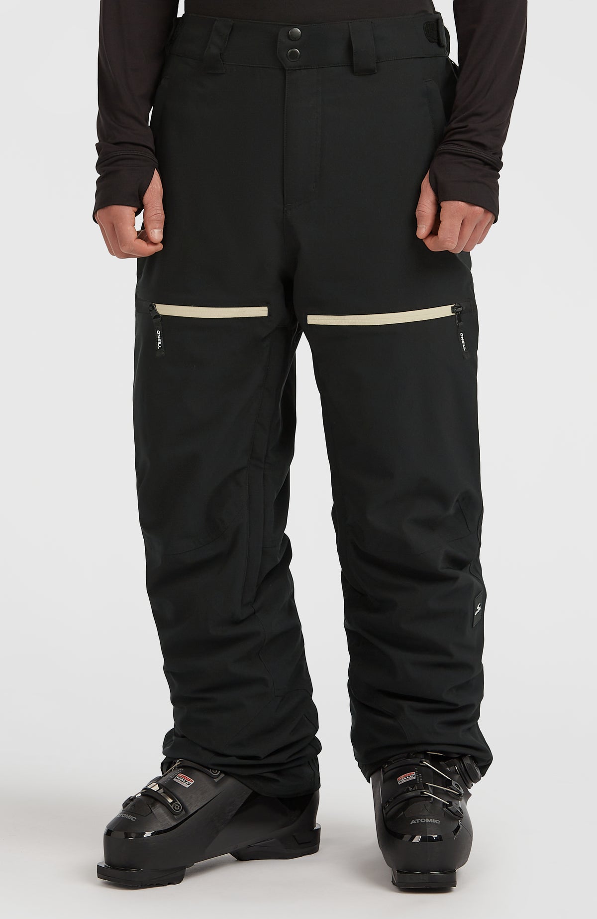 O'Neill FWC'Peak Fire Skihose für Herren in Schwarz, Vorderansicht, getragen am Model