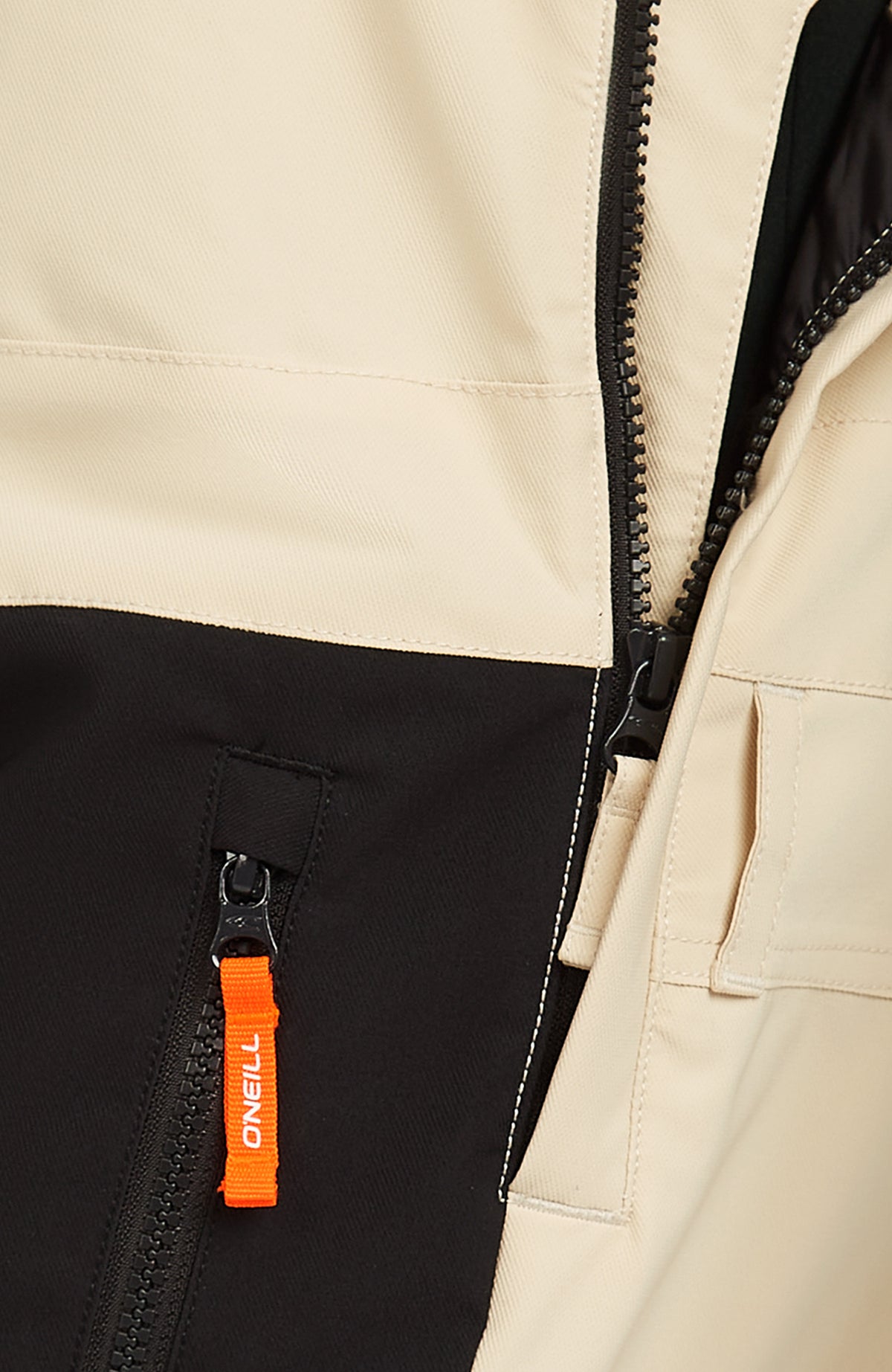 FWC'Peak Bib Skihose für Herren, beige, Detailaufnahme des seitlichen Reißverschlusses mit orangem Zipper-Band