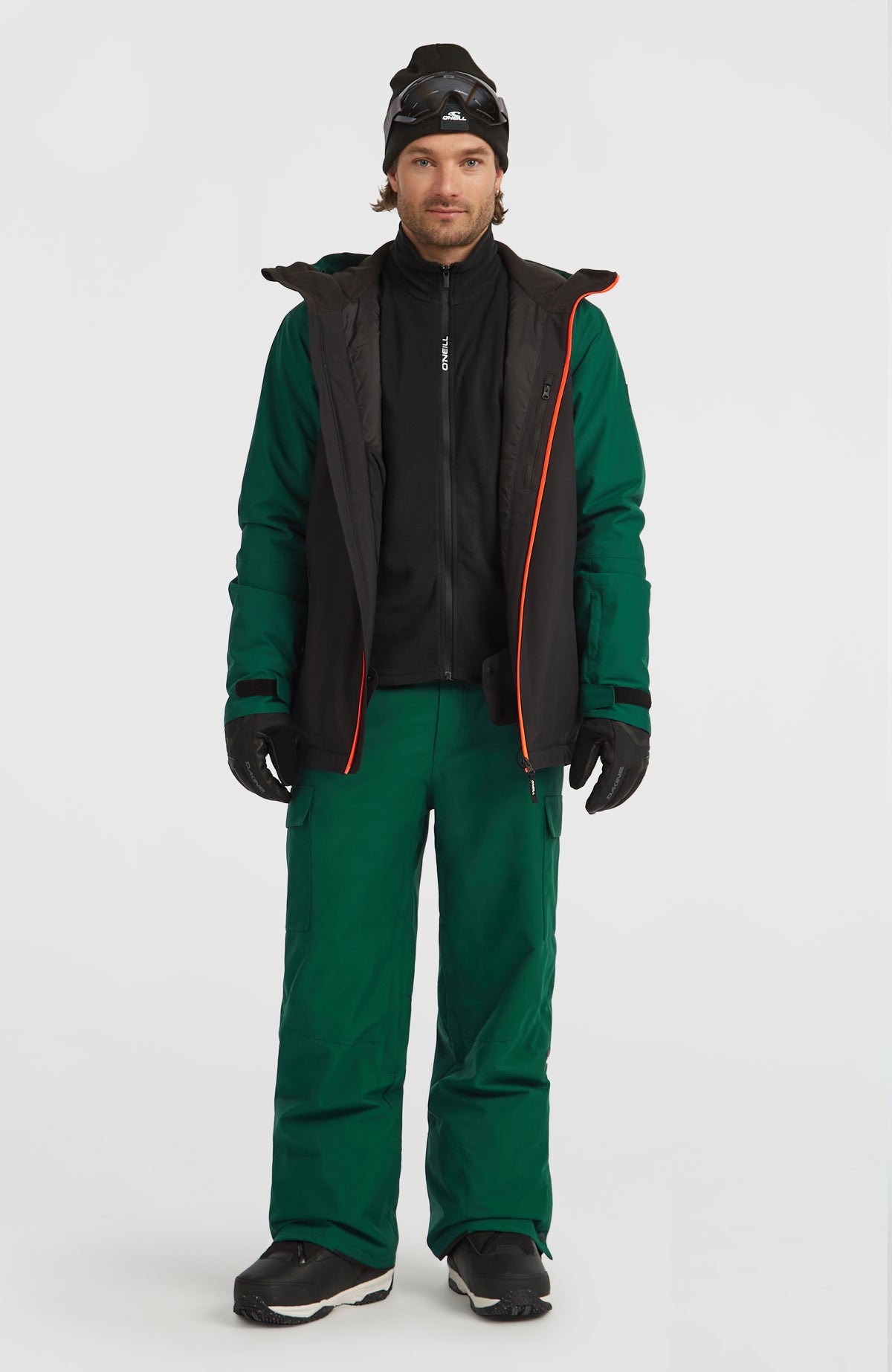 FWC'Cruz Cargo-Skihose für Herren, grün, Ganzkörperansicht getragen am Model mit Skijacke