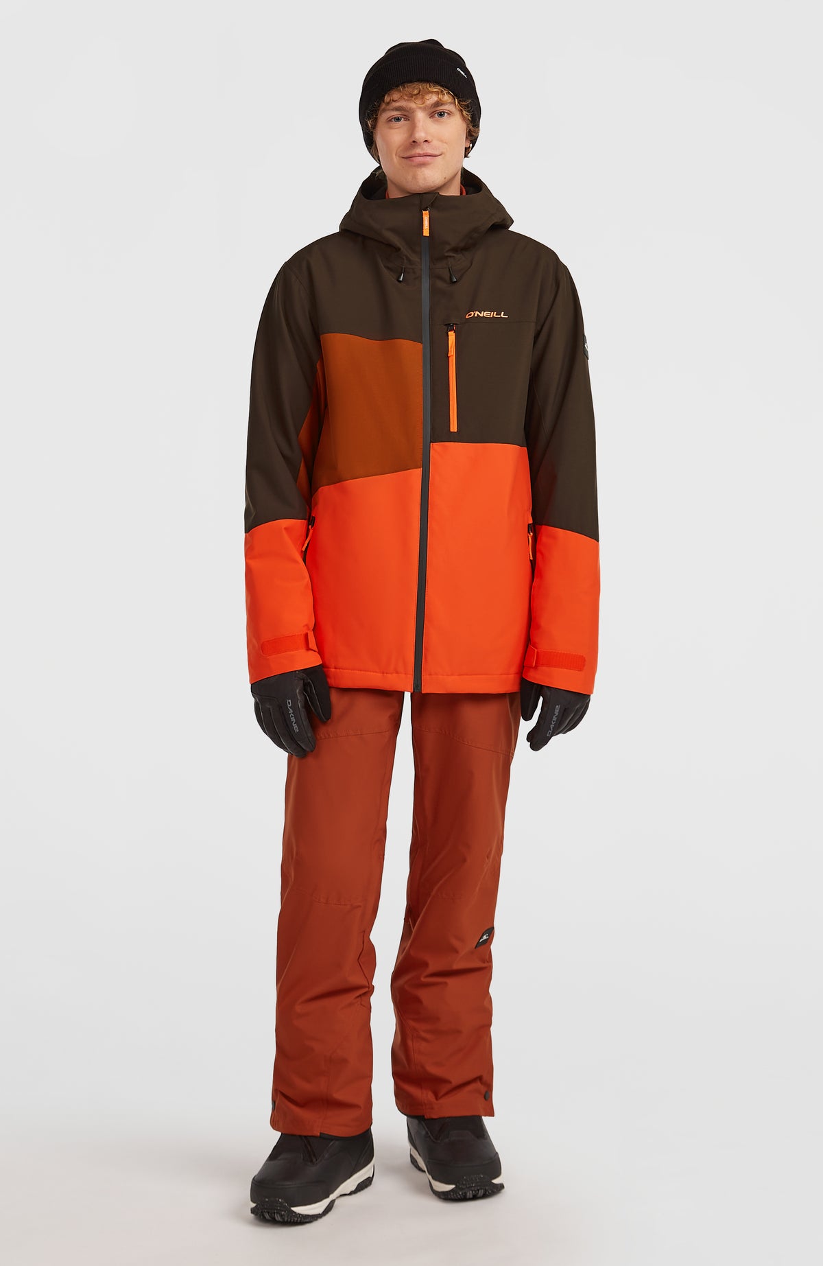 FWC'Cruz Skihose für Herren, orange, Ganzkörperansicht getragen am Model kombiniert mit passender Skijacke