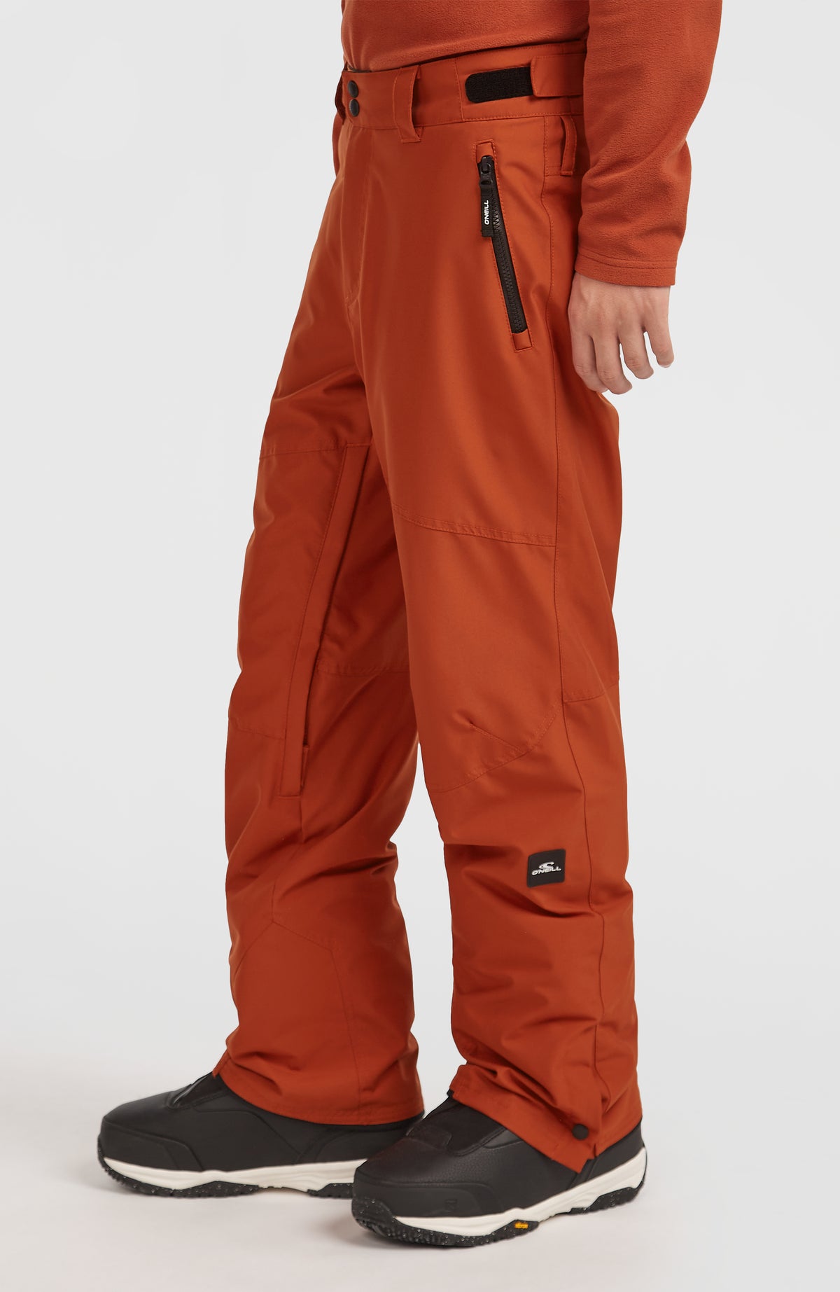 FWC'Cruz Skihose für Herren, orange, Seitenansicht getragen am Model mit seitlicher Reißverschlusstasche