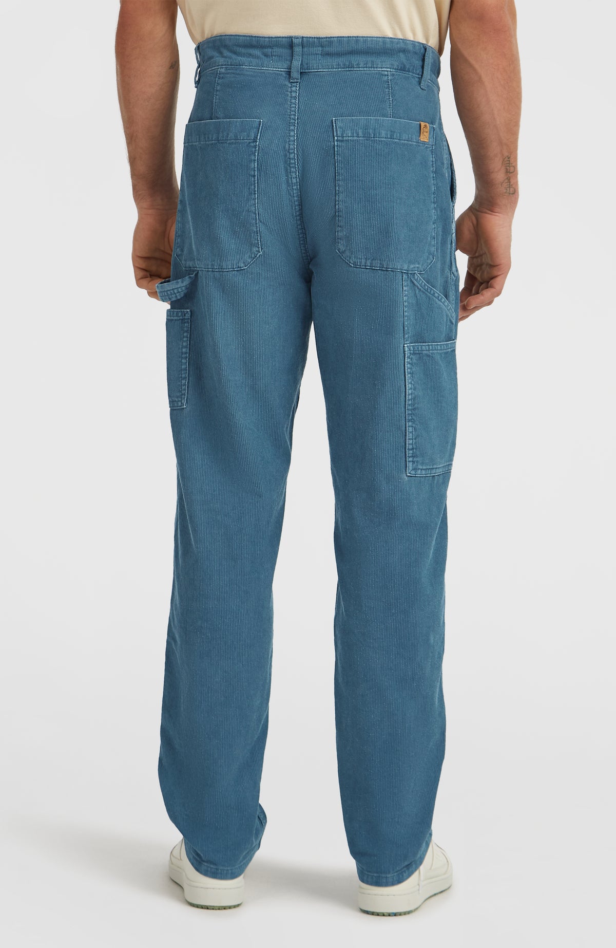 O'Riginals Carpenter Hose für Herren, blau, Rückansicht am Model mit zwei aufgesetzten Rückentaschen