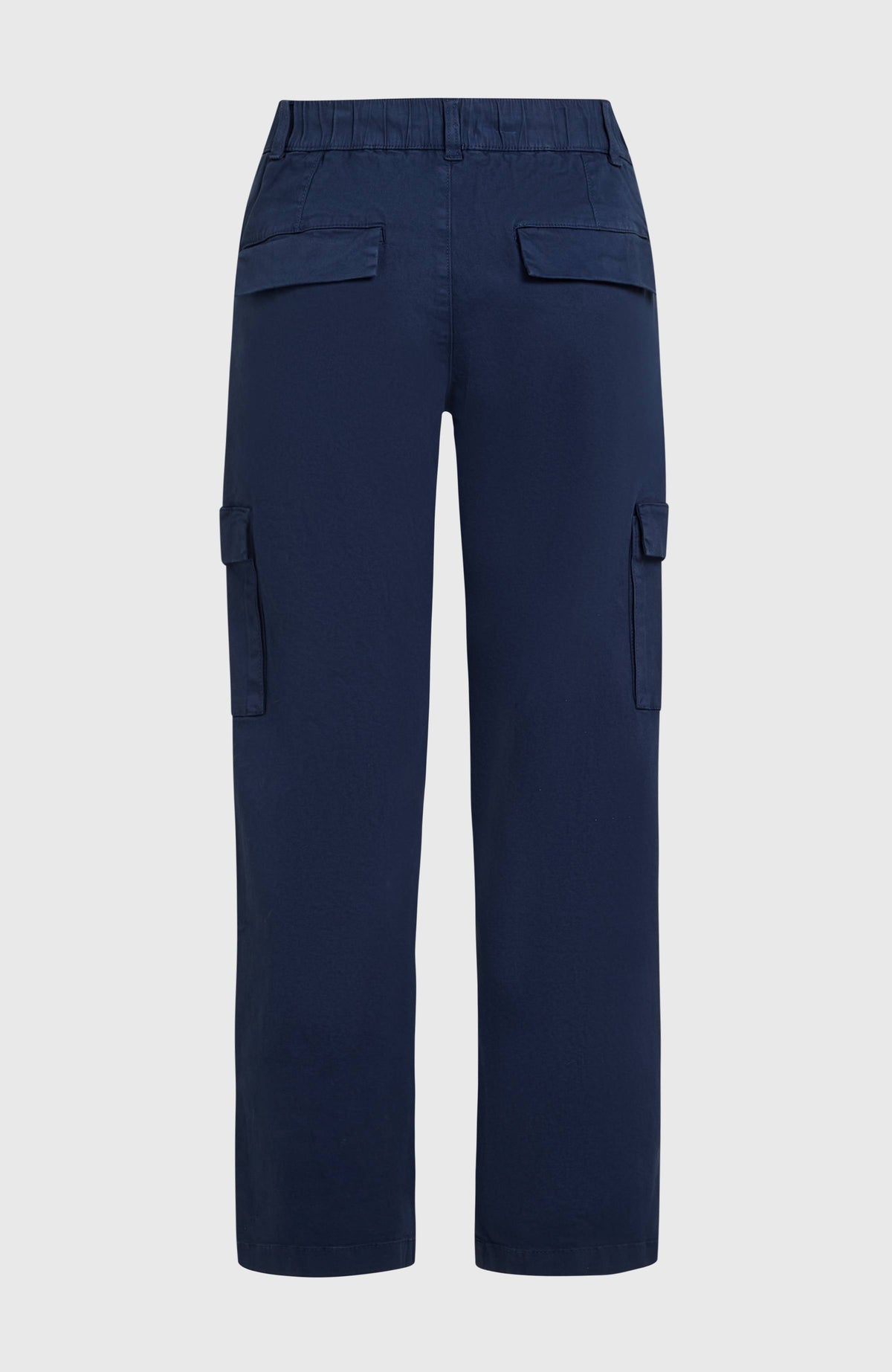 Essentials Cargohose für Herren in Blau, freigestellt von hinten mit elastischem Bund und Klapptaschen
