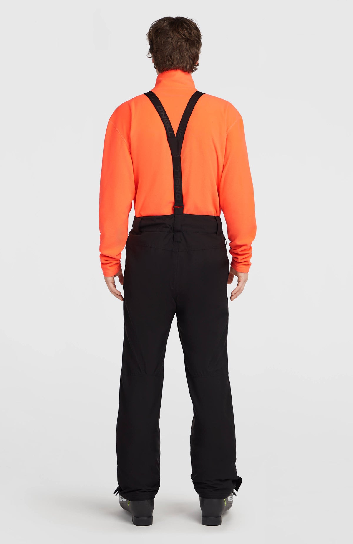 FWC'Cruz Skihose mit Trägern für Herren, schwarz, getragen am Model, Rückansicht mit elastischen Trägern
