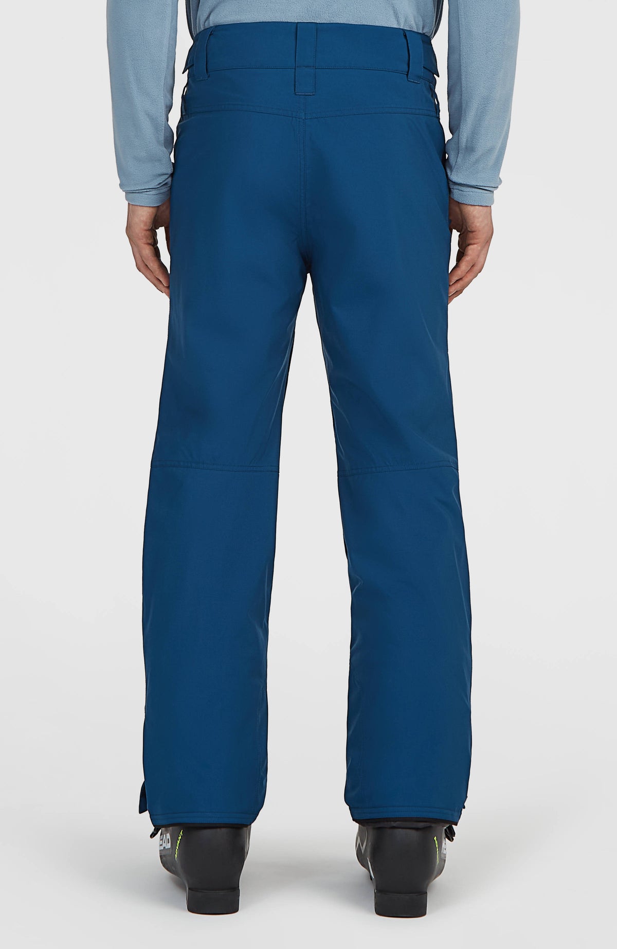 FWC'Cruz Skihose für Herren, blau, Rückansicht am Model mit horizontaler Ziernaht und Gürtelschlaufen am Bund