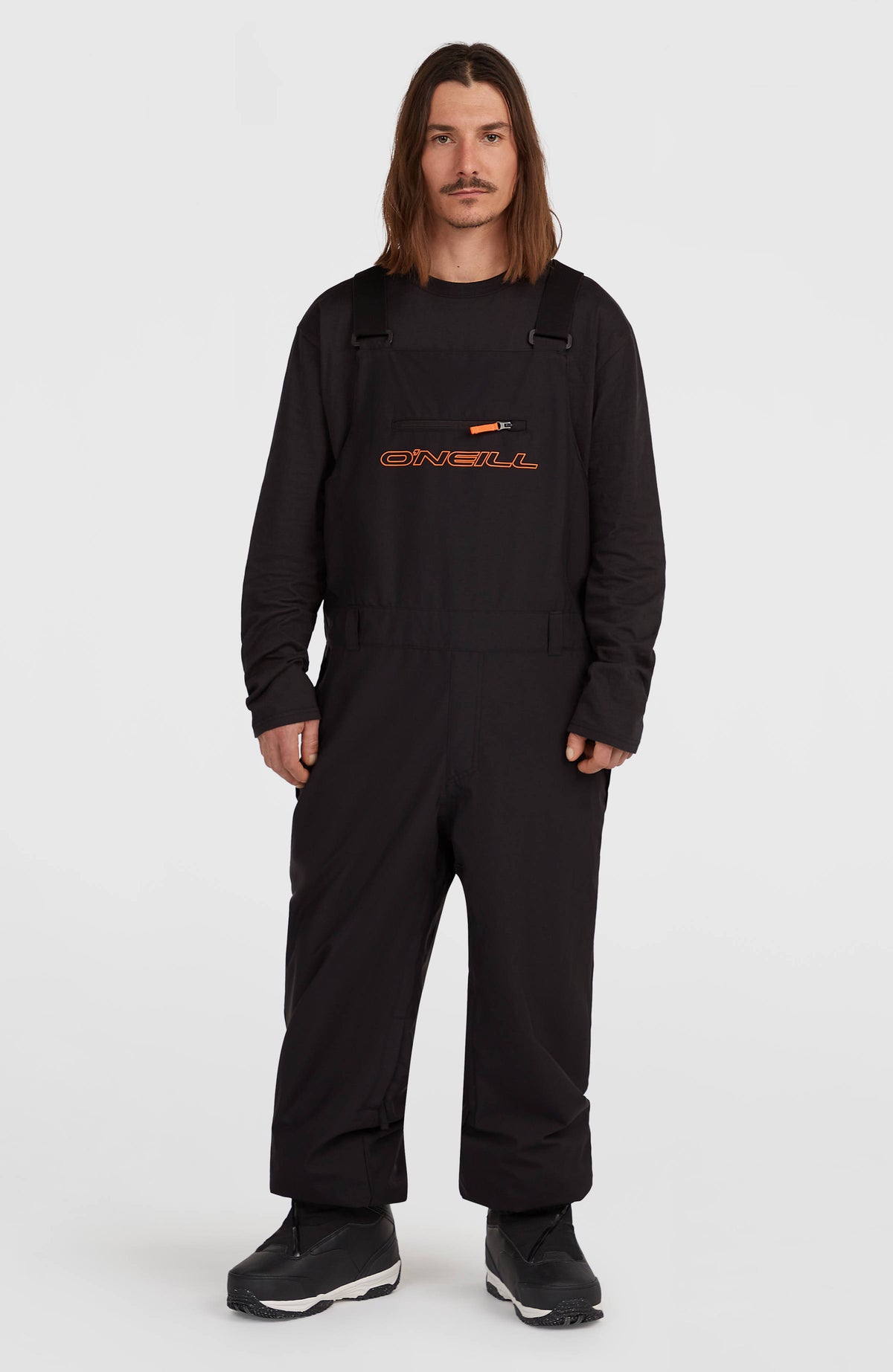 FWC Crusher Skihose für Herren, schwarz, getragen am Model, Ganzkörper-Vorderansicht