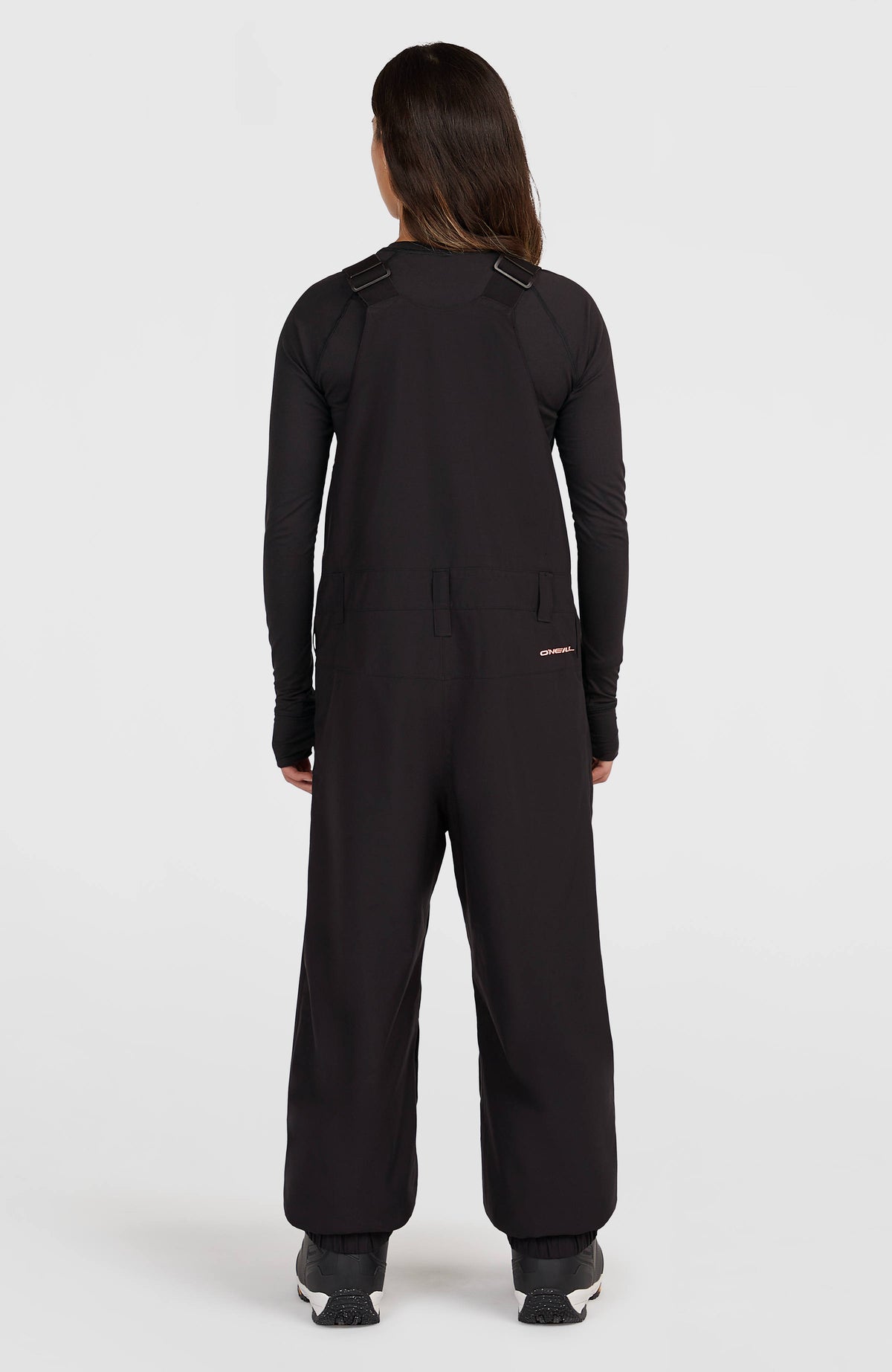 FWC Crusher Skihose für Herren, schwarz, getragen am Model, Rückansicht mit elastischem Saum