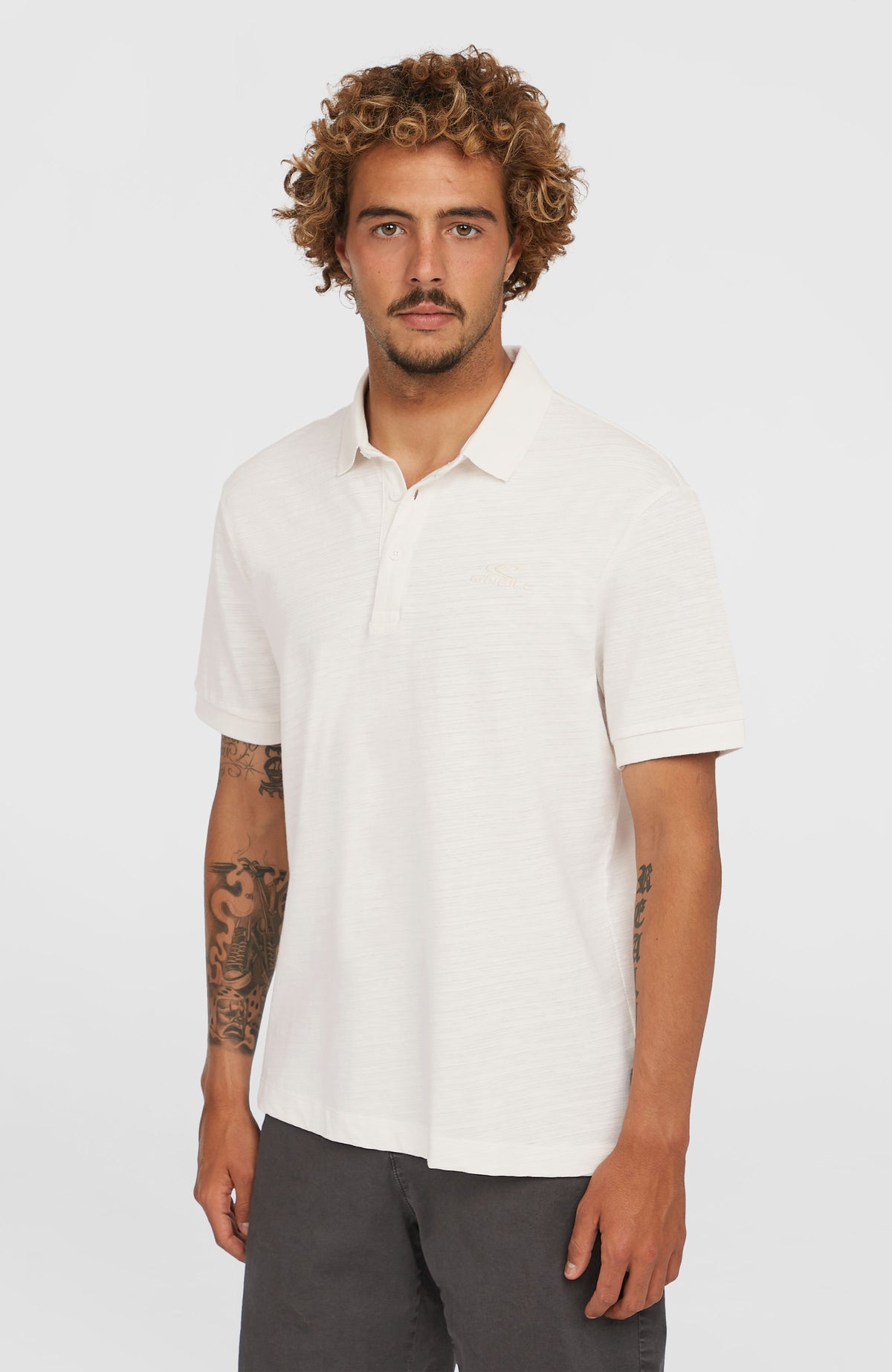 O'Neill Slub Small Logo Poloshirt für Herren, weiß, Vorderansicht am Model