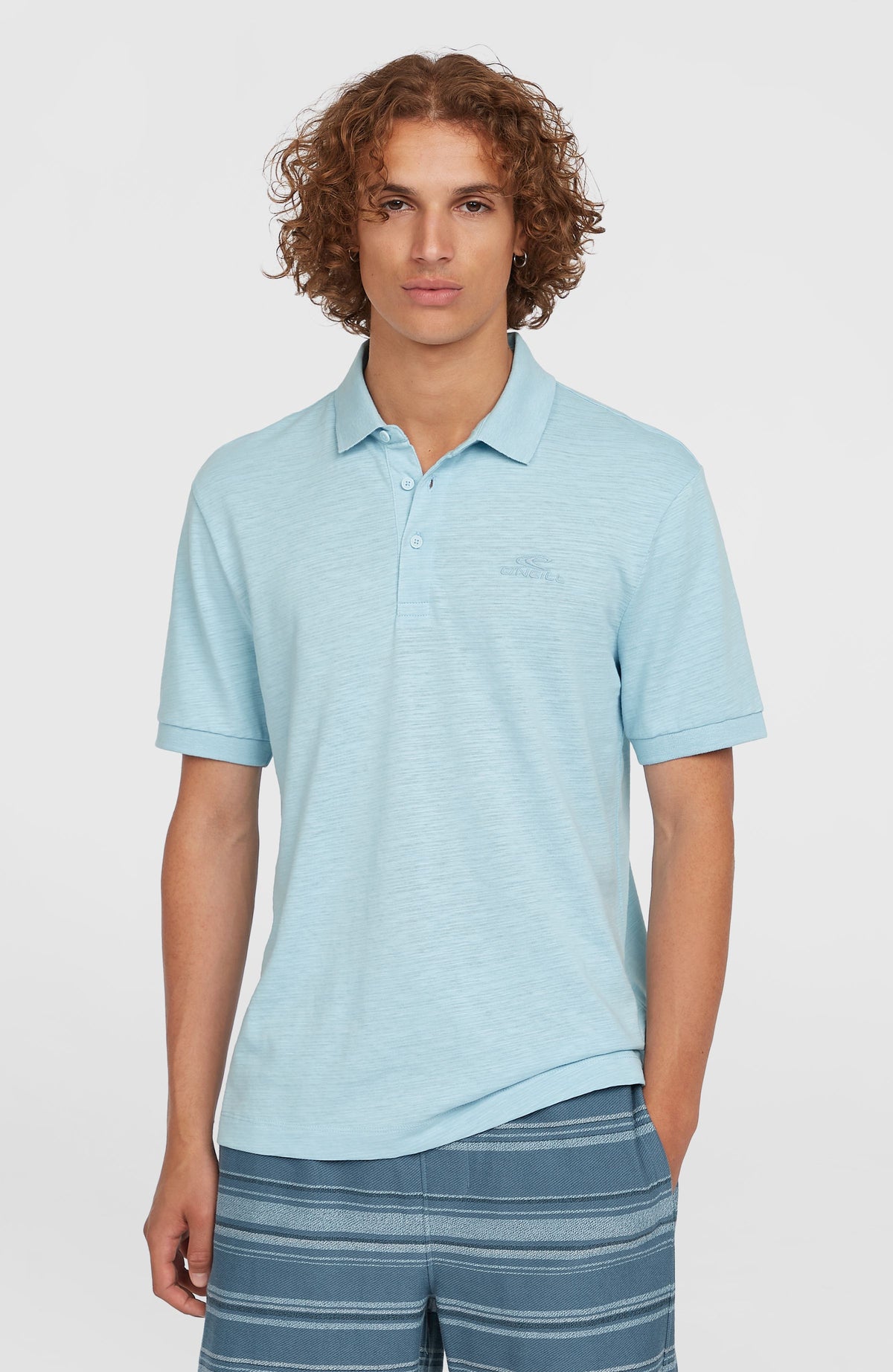 O'Neill Slub Small Logo Poloshirt für Herren, blau, Vorderansicht am Model mit klassischem Polokragen