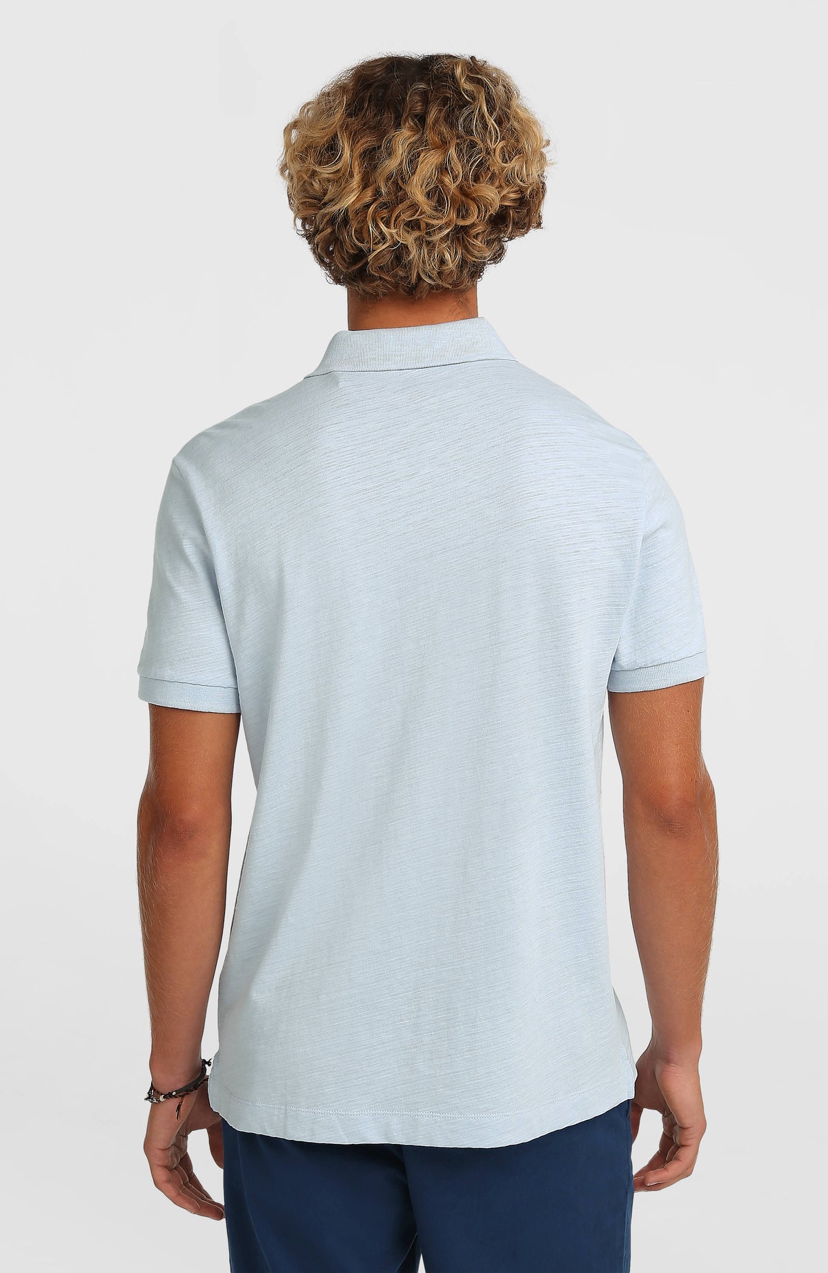 Slub Poloshirt für Herren, blau, Rückansicht am Model mit kurzen Ärmeln