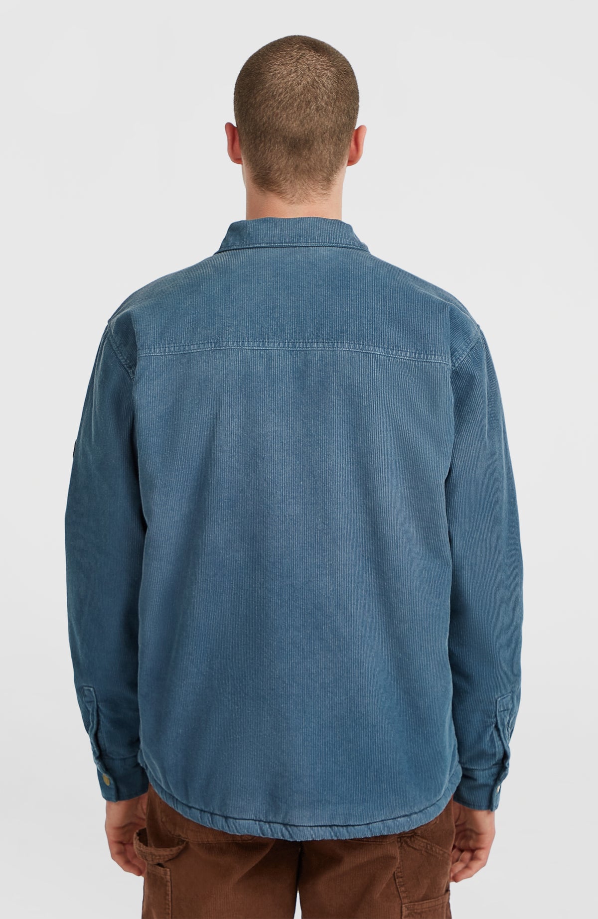 O'Riginals Cord-Overshirt für Herren, blau, Rückansicht getragen am Model mit Rückenpasse