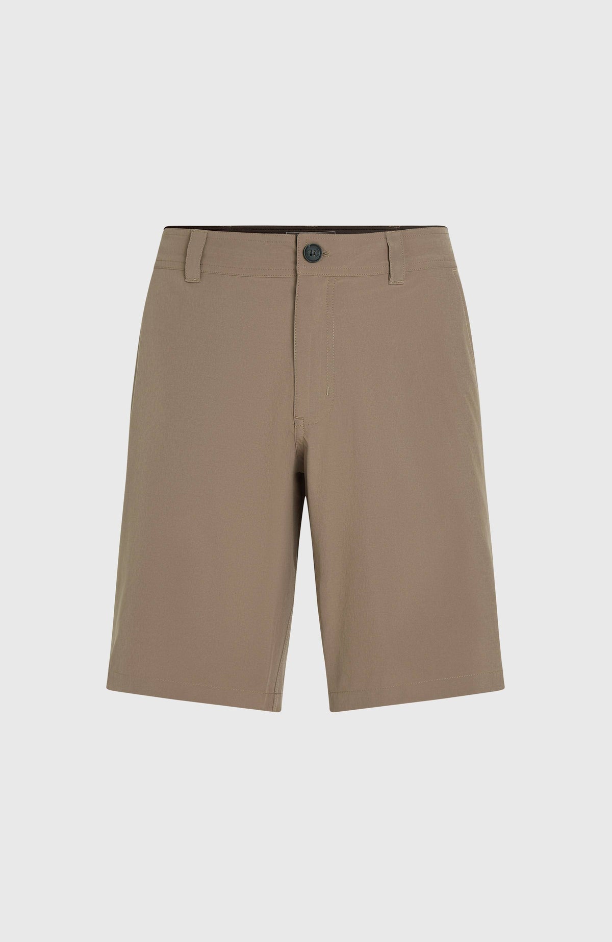 Braune Hybrid 19" Chino-Shorts für Herren, freigestellt von vorne mit Bund und Knopf