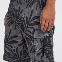 Essentials Cargo-Shorts | Black Dipped Leaves