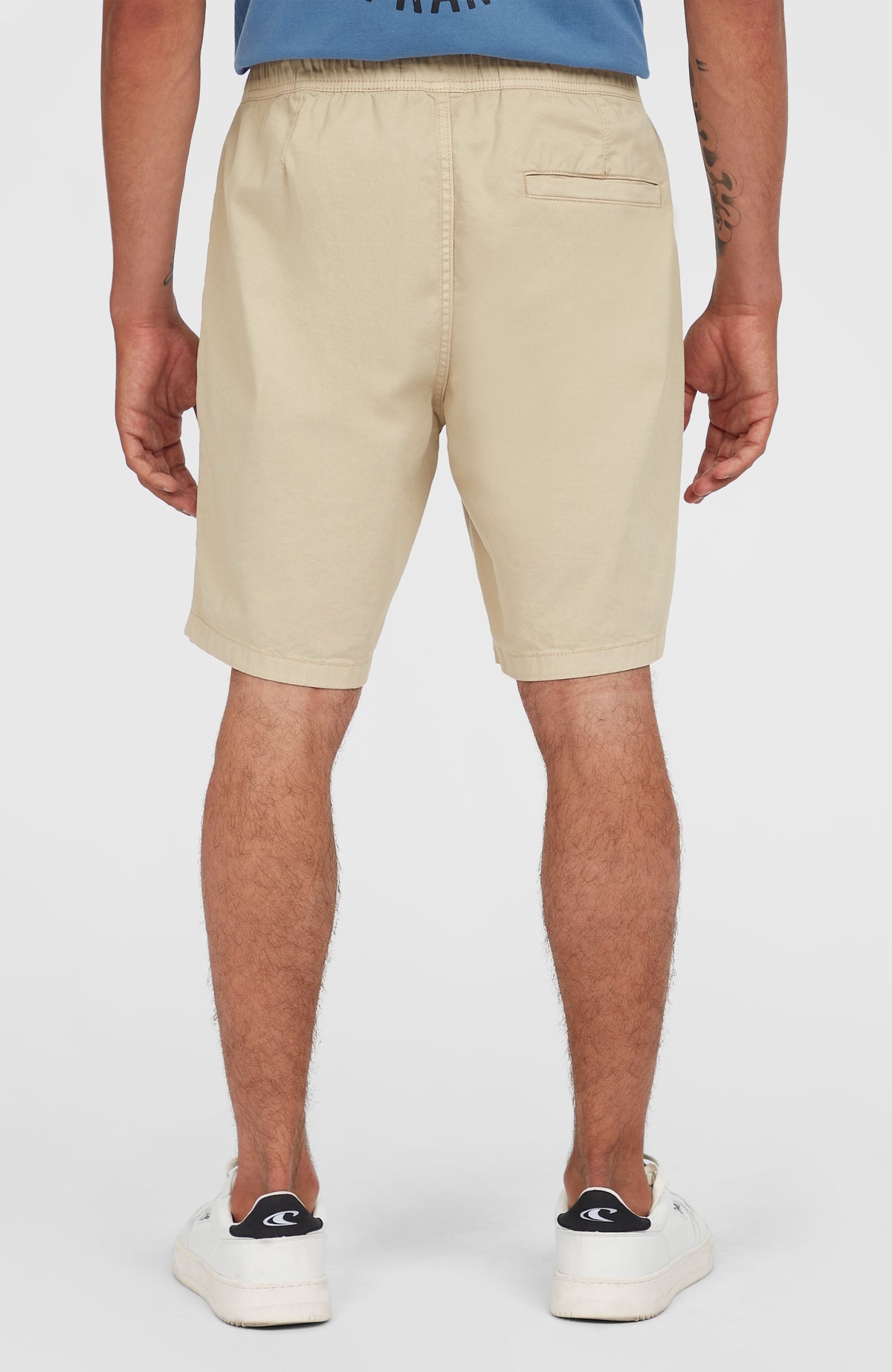 O'Riginals Walk Shorts für Herren, beige, Rückansicht am Model mit Gesäßtasche