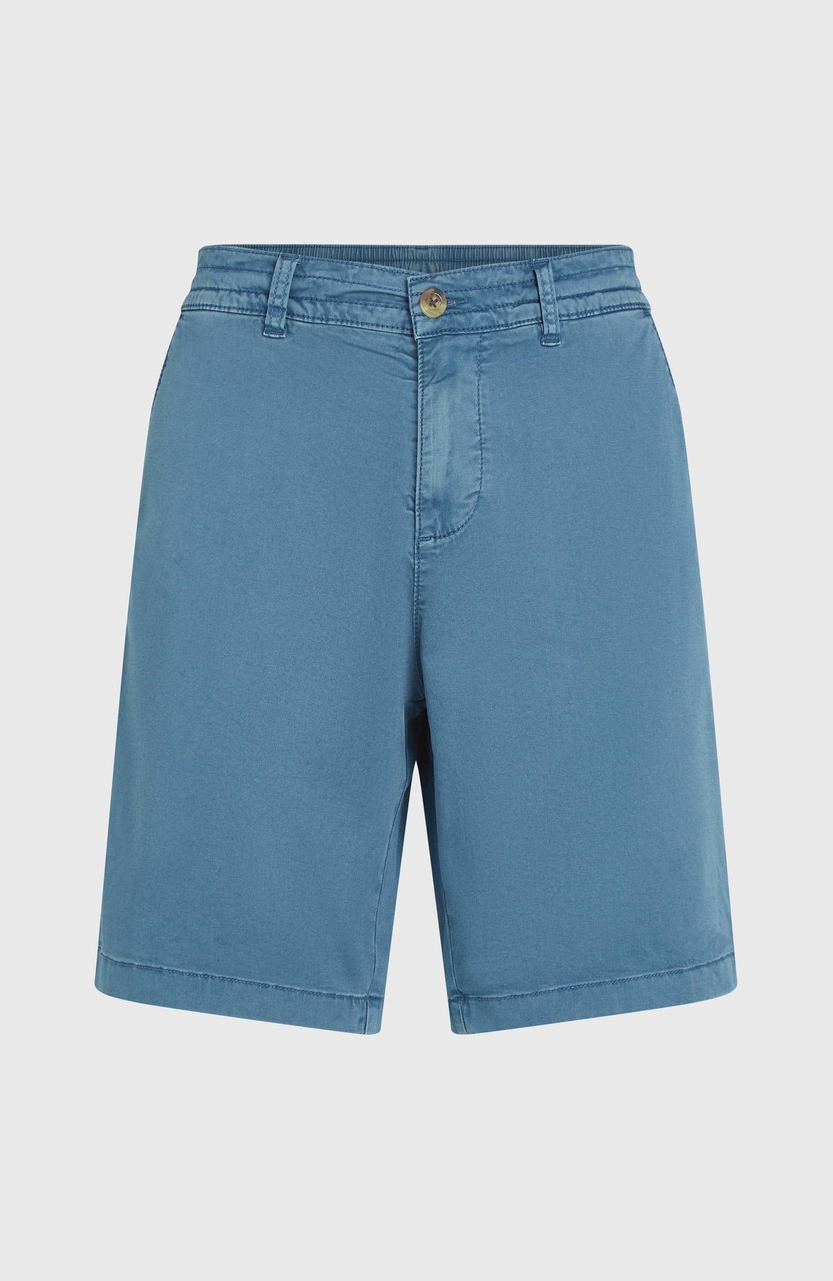 Essentials Chino-Shorts für Herren, blau, freigestellt von vorne mit Knopfverschluss und Gürtelschlaufen