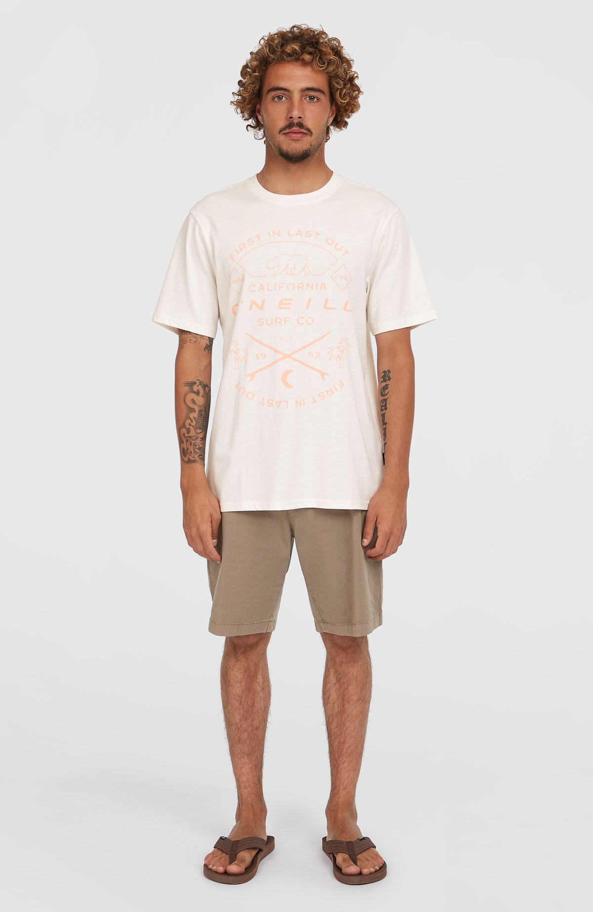O'Neill Essentials Chino-Shorts für Herren, braun, Vorderansicht am Model