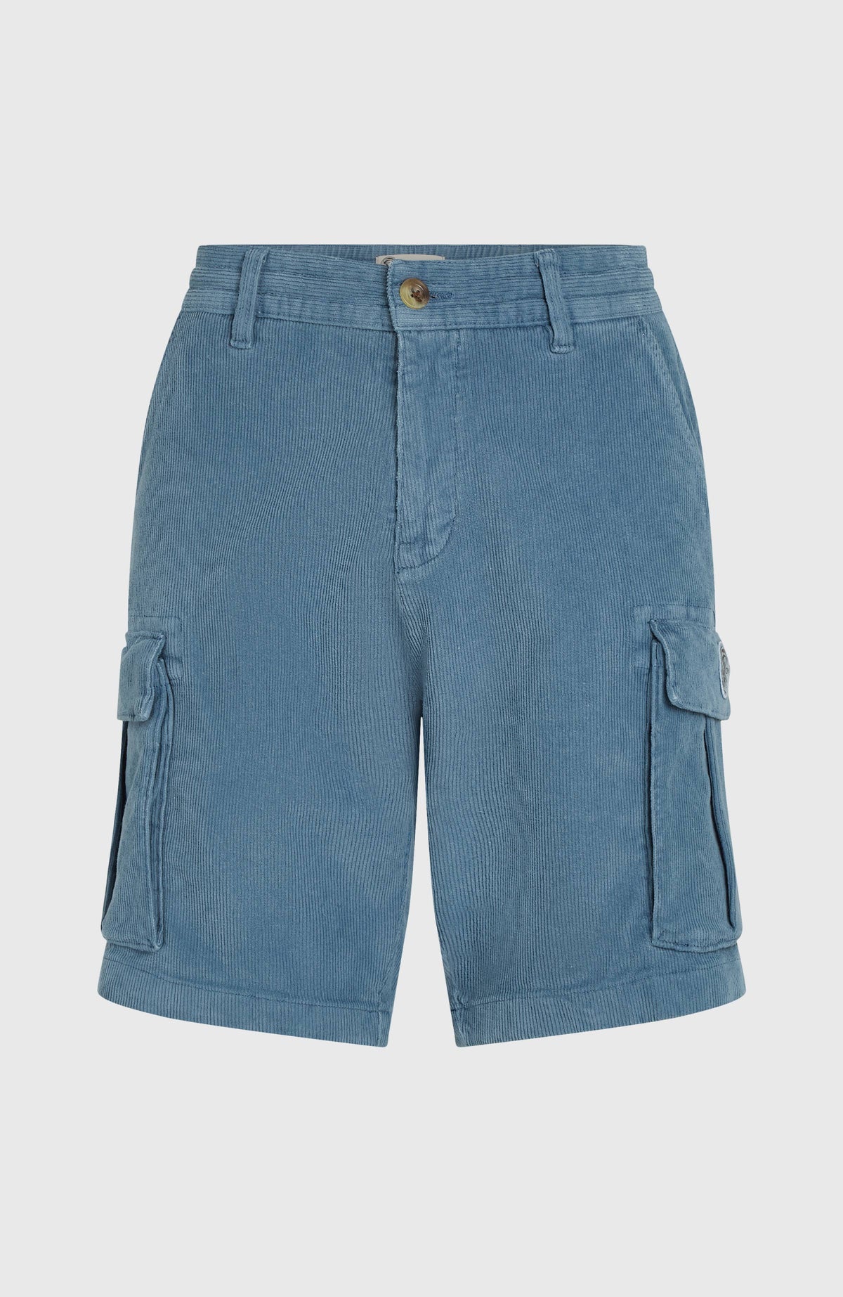 Blaue O'Riginals Cord-Cargo-Shorts für Herren, freigestellt von vorne mit Bundknopf und Cargotaschen