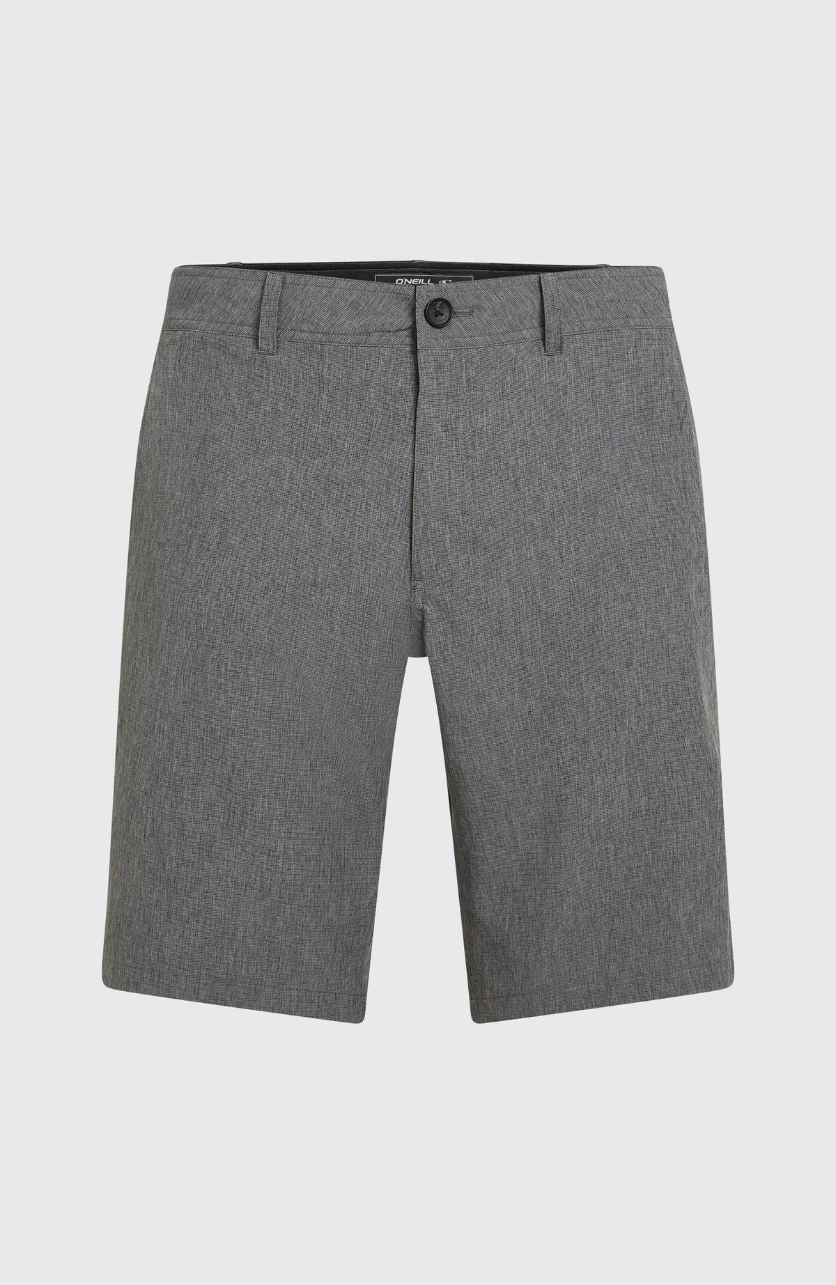 Schwarze Hybrid 19" Melange Shorts für Herren, freigestellt von vorne mit Bundknopf und Gürtelschlaufen
