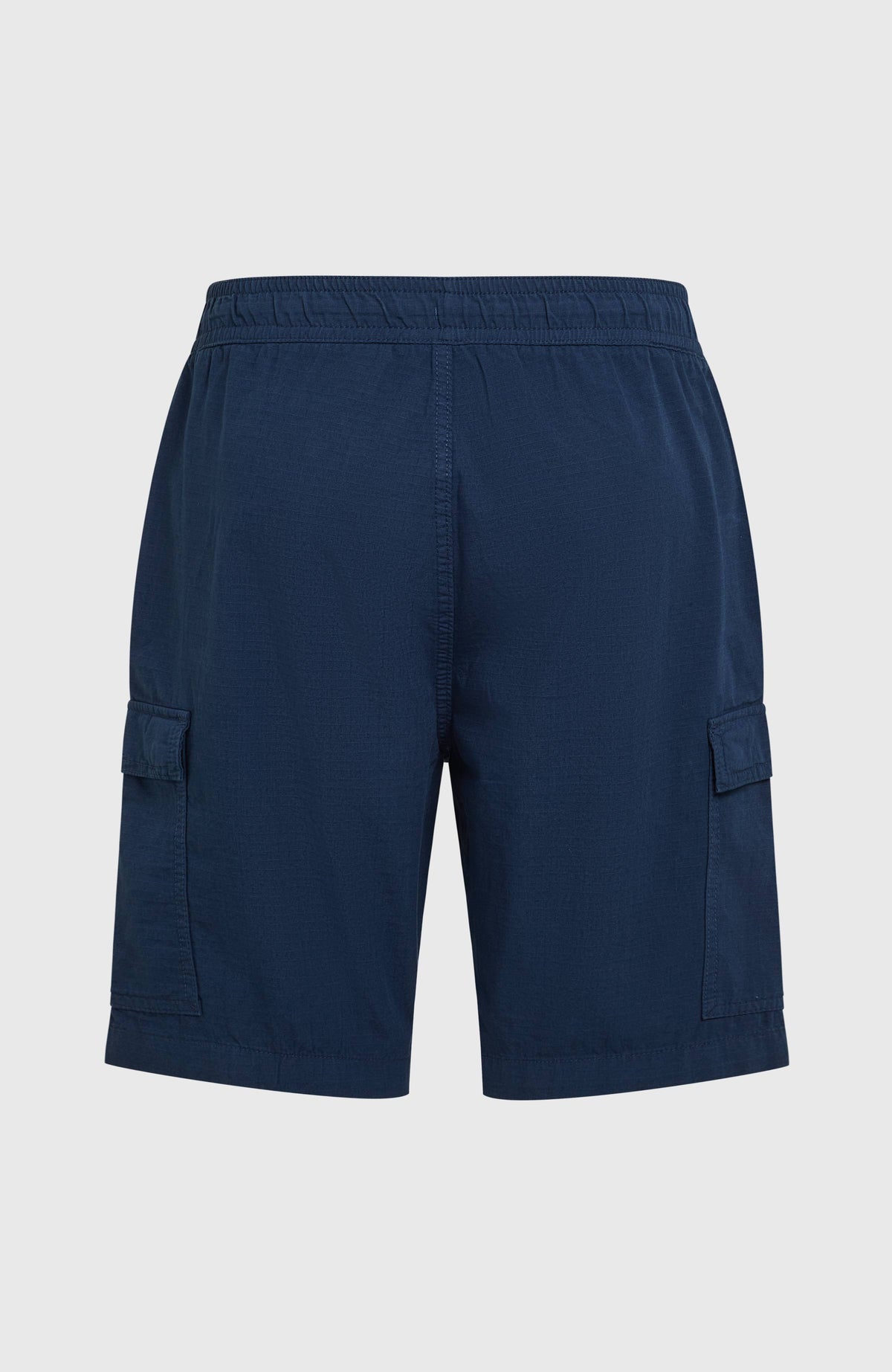 Essentials Ripstop Cargo-Shorts für Herren, blau, freigestellt von hinten mit seitlichen Cargotaschen