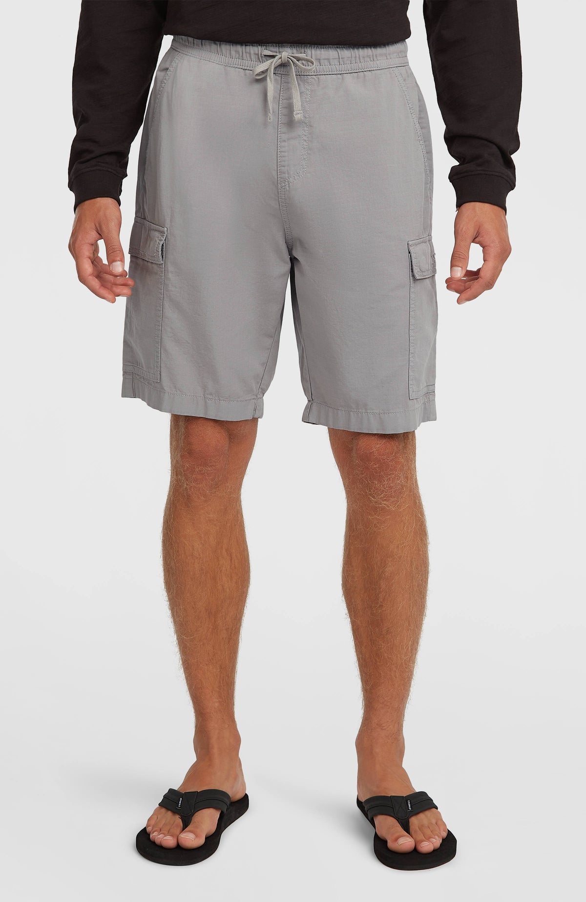 Essentials Ripstop Cargo-Shorts für Herren, grau, Vorderansicht am Model mit elastischem Bund und Kordelzug