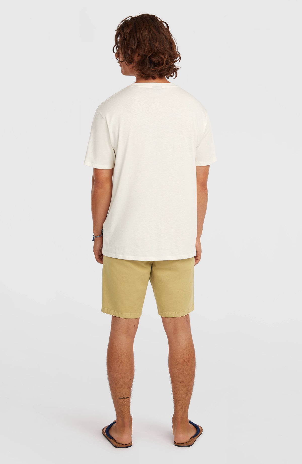 O'Riginals Walk Shorts für Herren in Beige, Rückansicht getragen am Model in Ganzkörperansicht