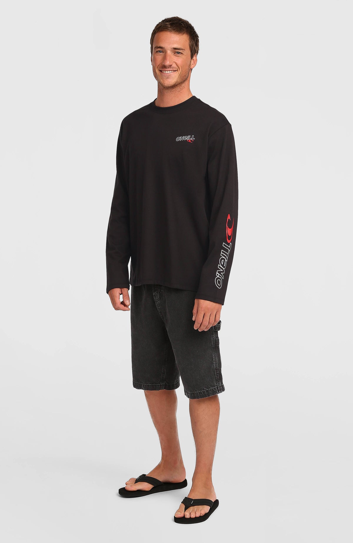 O'Neill Essentials Jeansshorts für Herren, schwarz, Vorderansicht am Model