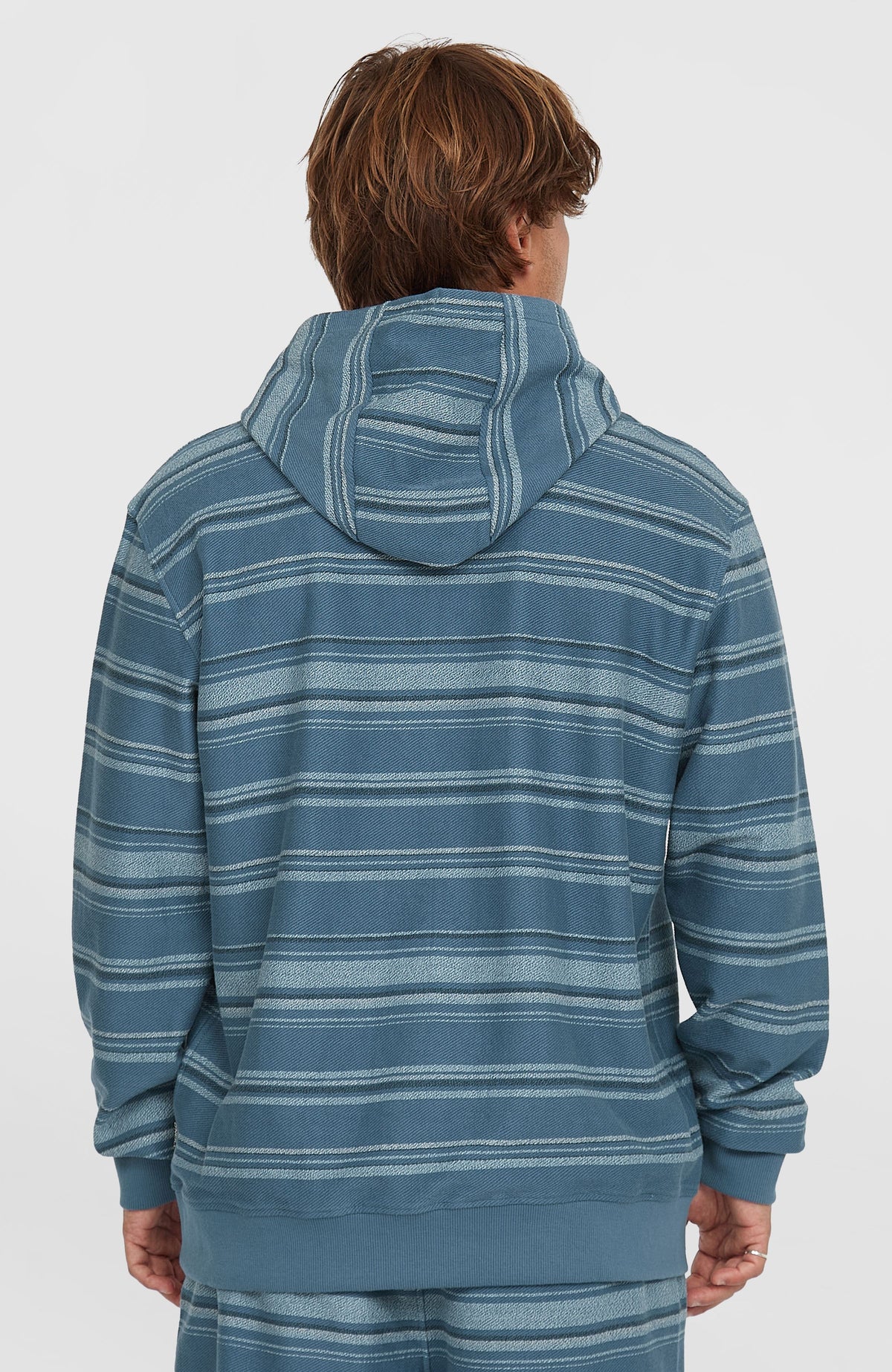 Bavaro Hoodie für Herren, blau mit Streifenmuster in Hellblau, Rückansicht getragen am Model