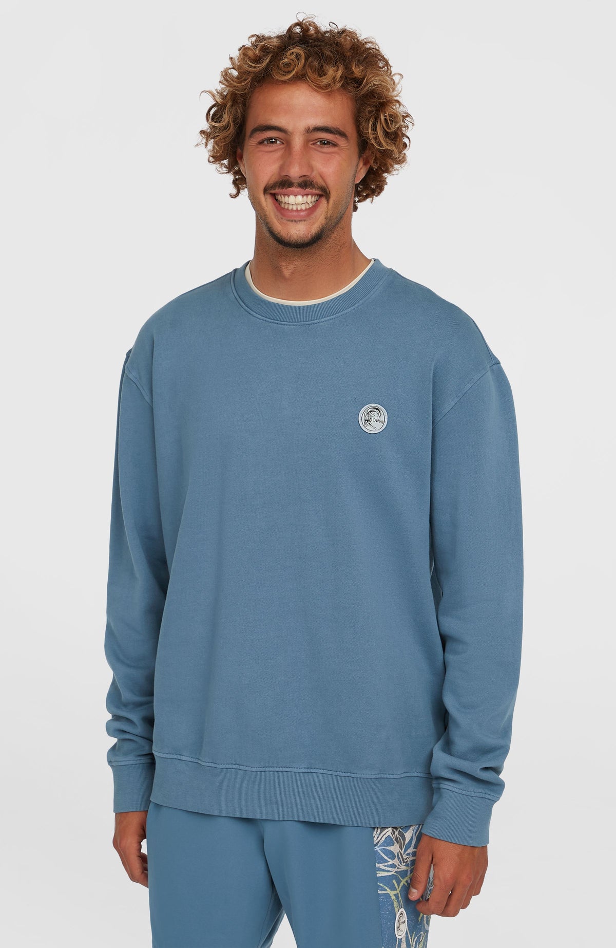 O'Neill O'Riginals Crew Sweatshirt für Herren, blau, Vorderansicht am Model