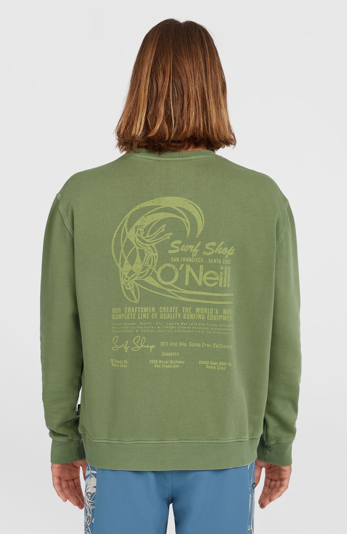 O'Riginals Crew Sweatshirt für Herren, grün, Rückansicht am Model mit großem Print und geripptem Saum