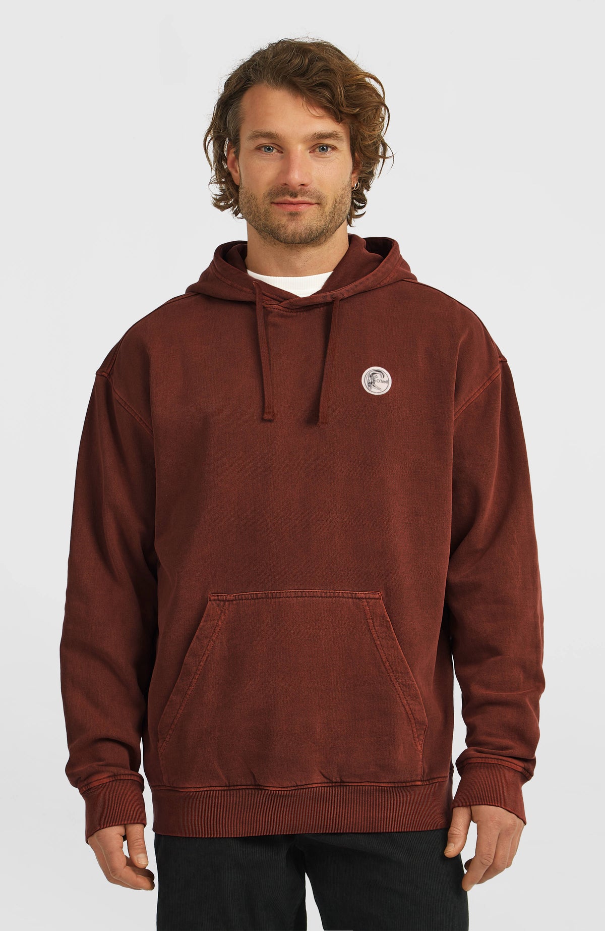 O'Neill O'Riginals Hoodie für Herren, braun mit Grafik-Print in Weiß, Vorderansicht am Model