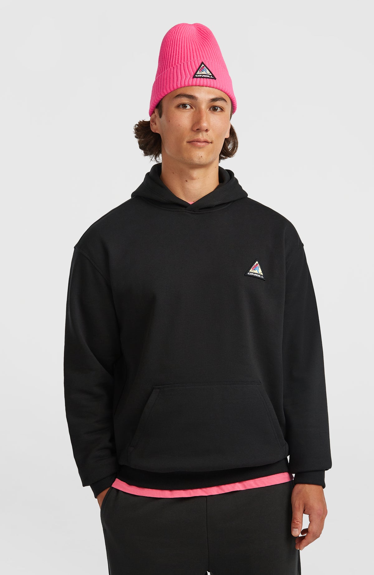 O'Neill FWC'Play Hoodie für Herren, schwarz, Vorderansicht am Model mit Kängurutasche