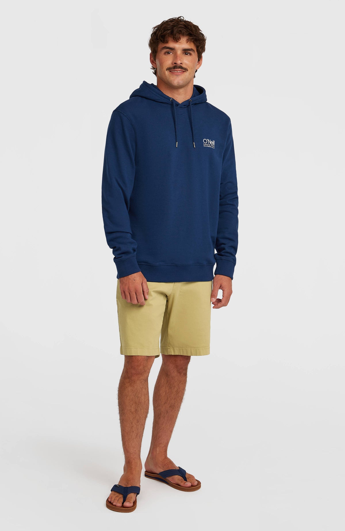 Original Cali Hoodie für Herren, blau mit Logo-Print in Weiß, Ganzkörperansicht von vorne am Model