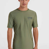 Essentials Cali Shortsleeve-Schwimmshirt | Deep Lichen Green