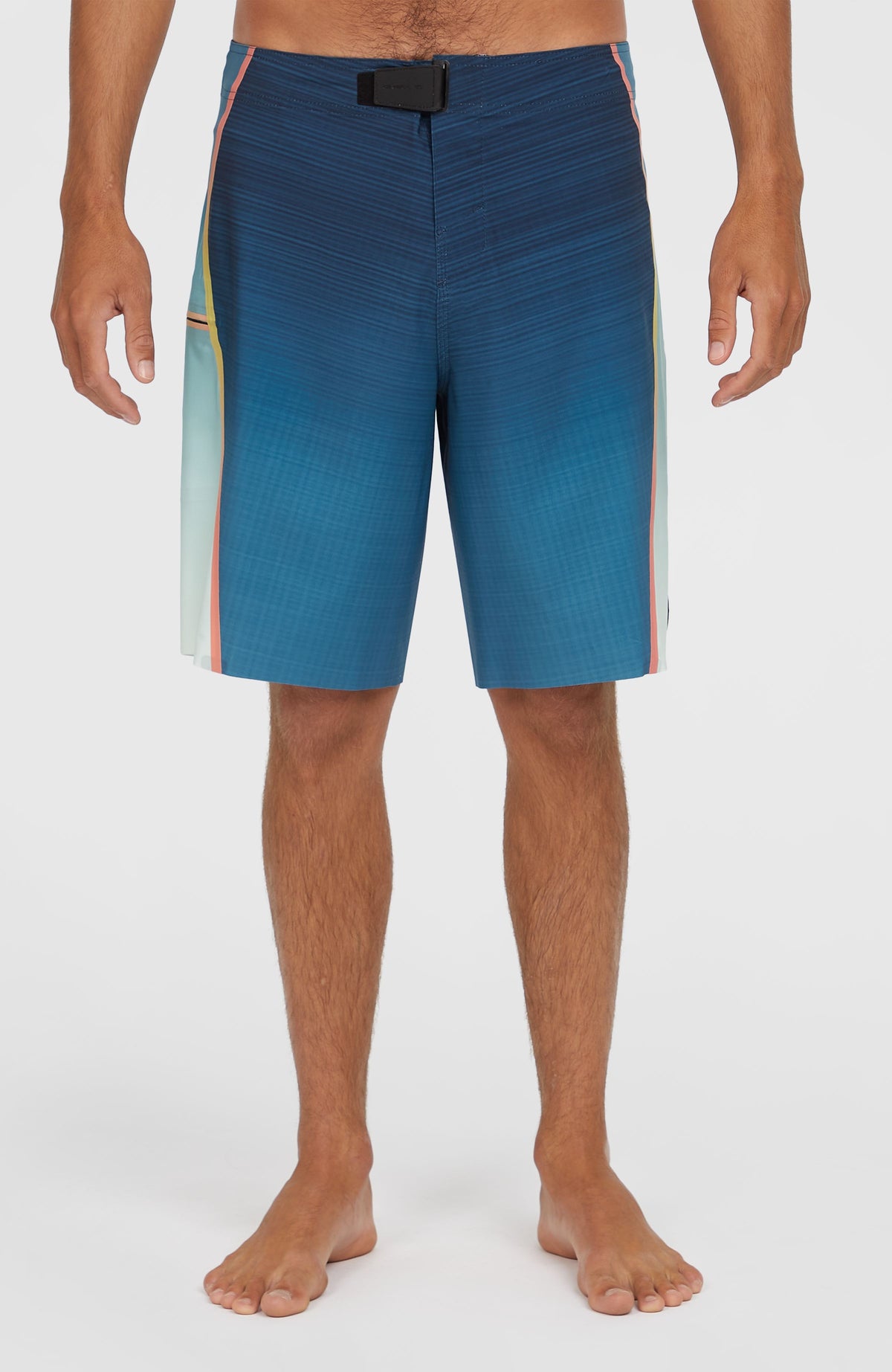 O'Neill Hyperfreak Hydro Tech 20'' Boardshorts für Herren, blau, Vorderansicht am Model mit Bundverschluss